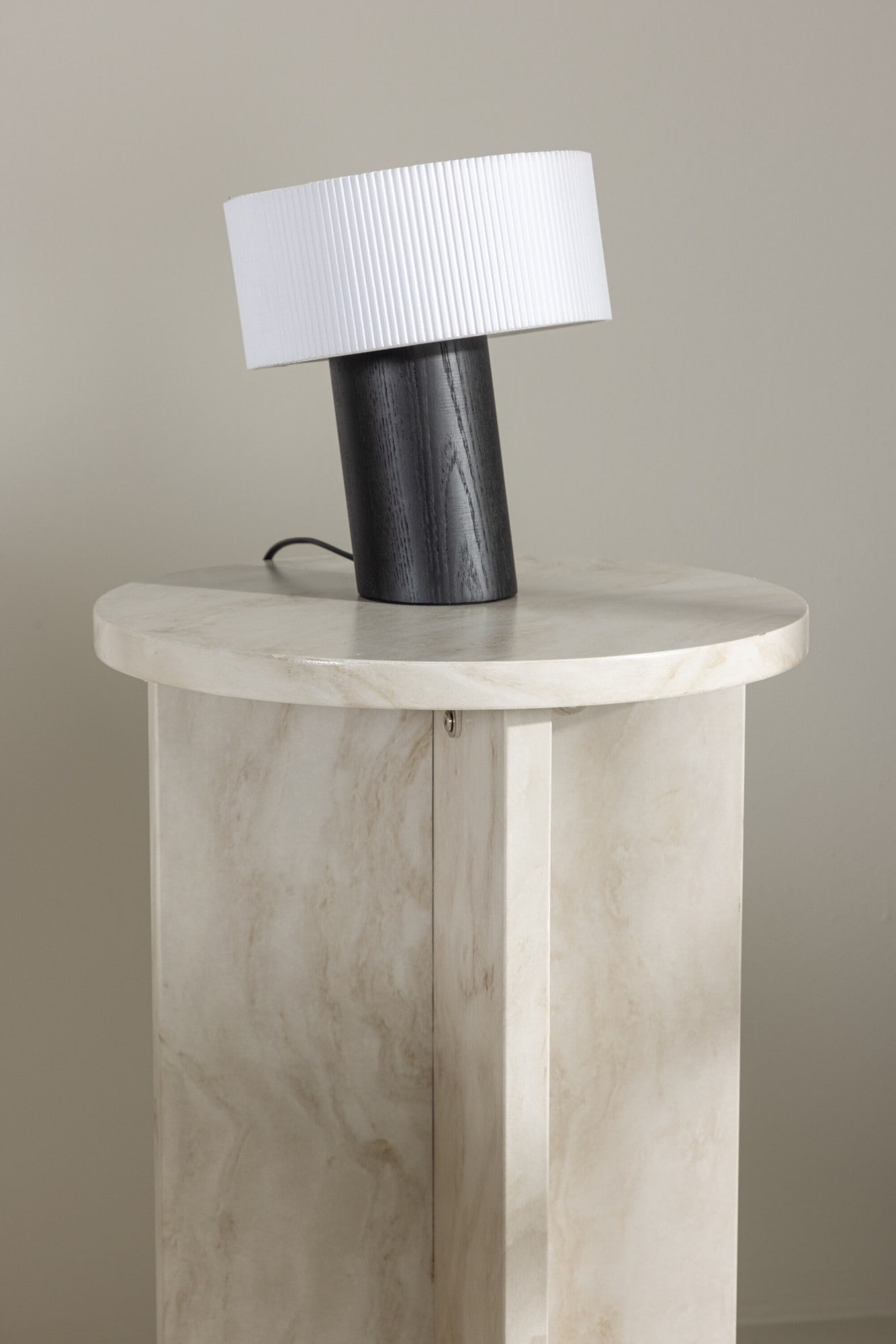 Venture Home Beistelltisch »Ålesund, hoher runder Beistelltisch in beiger Marmoroptik, Ø 40 cm« Ablagetisch, MDF, gewachst, rund, schlank, anspruchsvoll