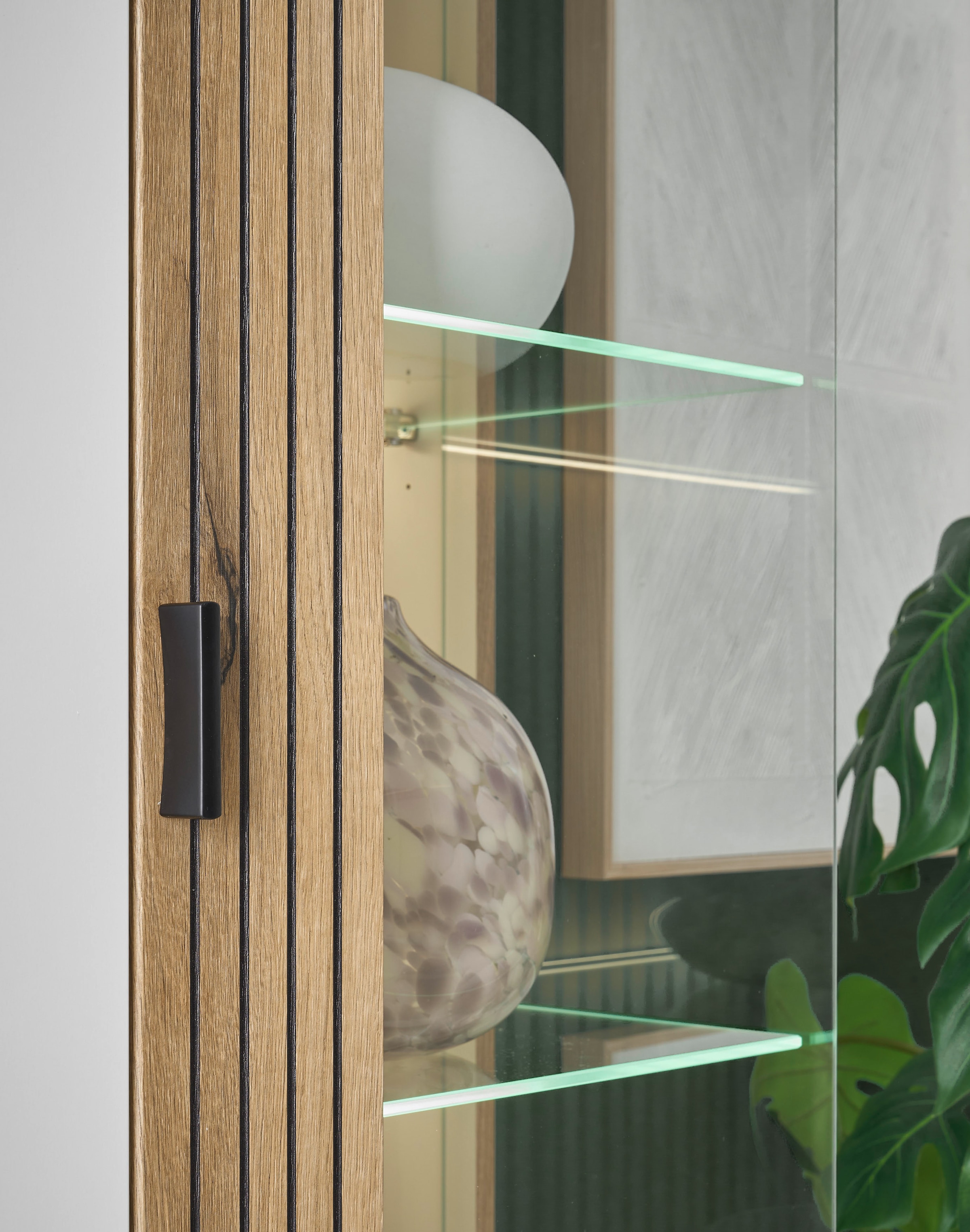INOSIGN Wohnwand »HUDSON«, (Set, 4 St.), mit moderner Rillenoptik, Griffe aus Metall (Schwarz), Breite 320 cm
