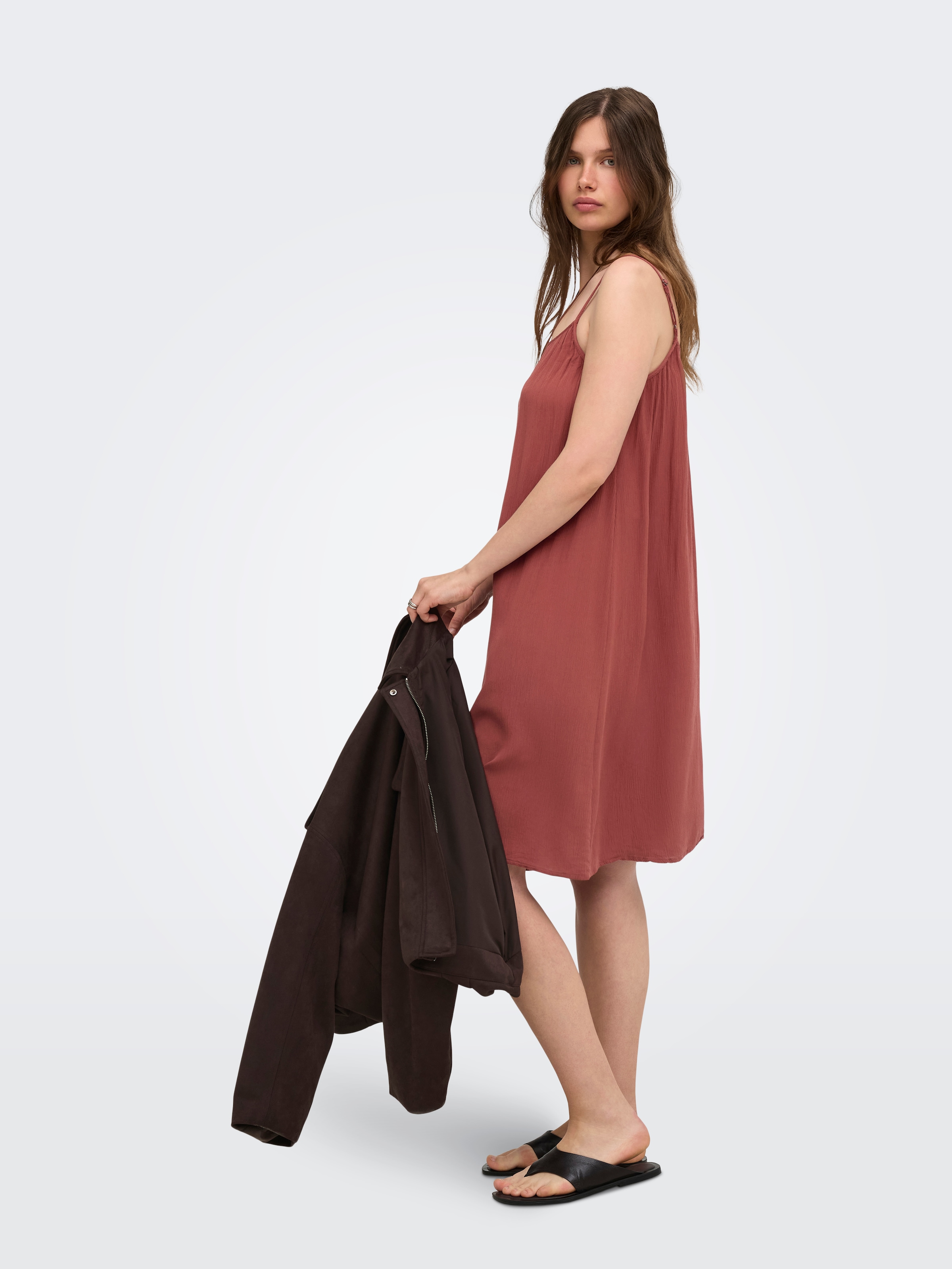 ONLY Trägerkleid »ONLMAI STRAP DRESS WVN CS« Viskose, regular fit