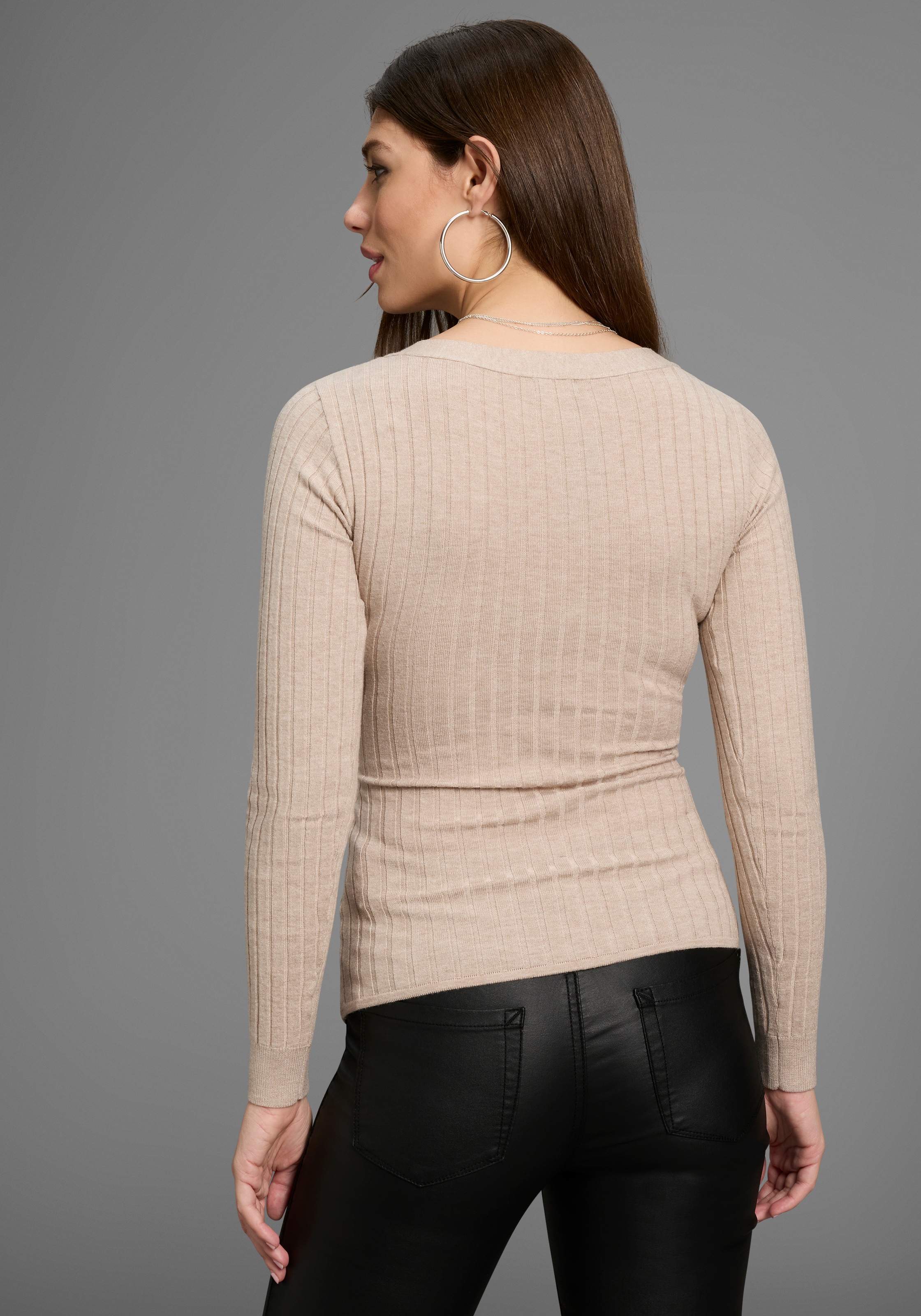 Bruno Banani V-Ausschnitt-Pullover Wickeloptik und edles Knopfdetail günstig online kaufen