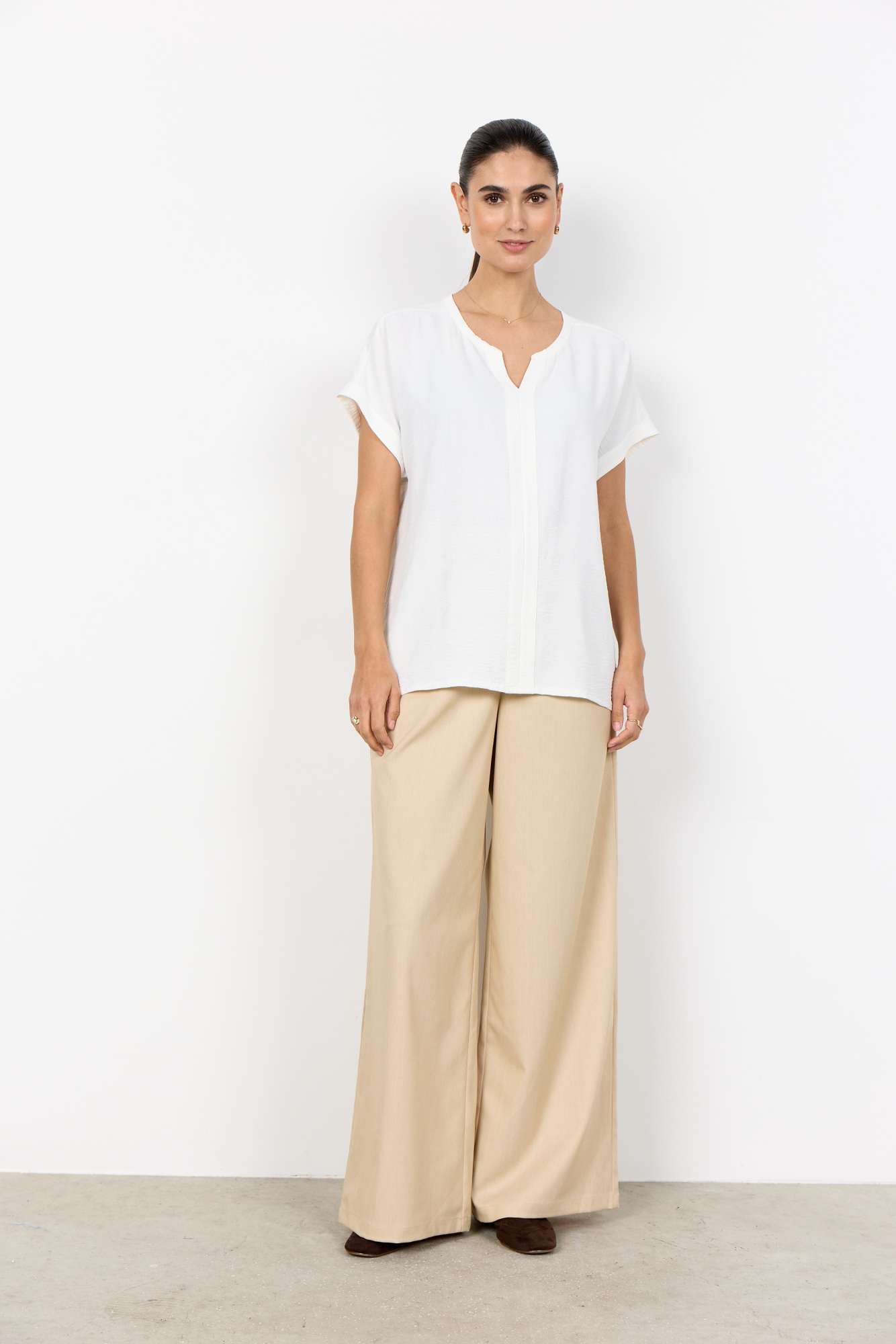soyaconcept Shirtbluse »SC-CATH 1« normale Passform, mit V-Ausschnitt, aus pflegeleichter Kunstfaser