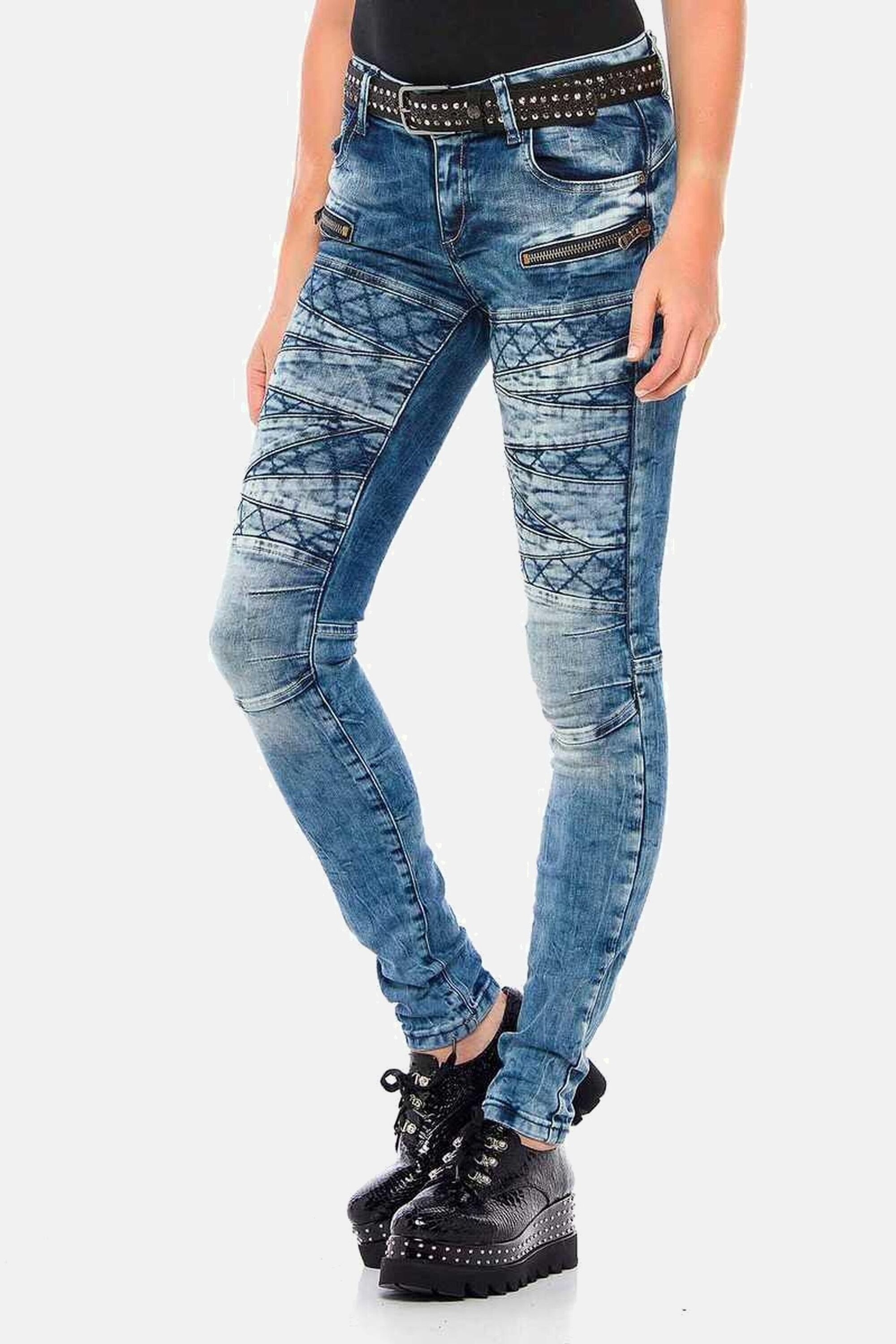 Cipo & Baxx Slim-fit-Jeans »Jeans«, mit coolen Stickelementen, WD381