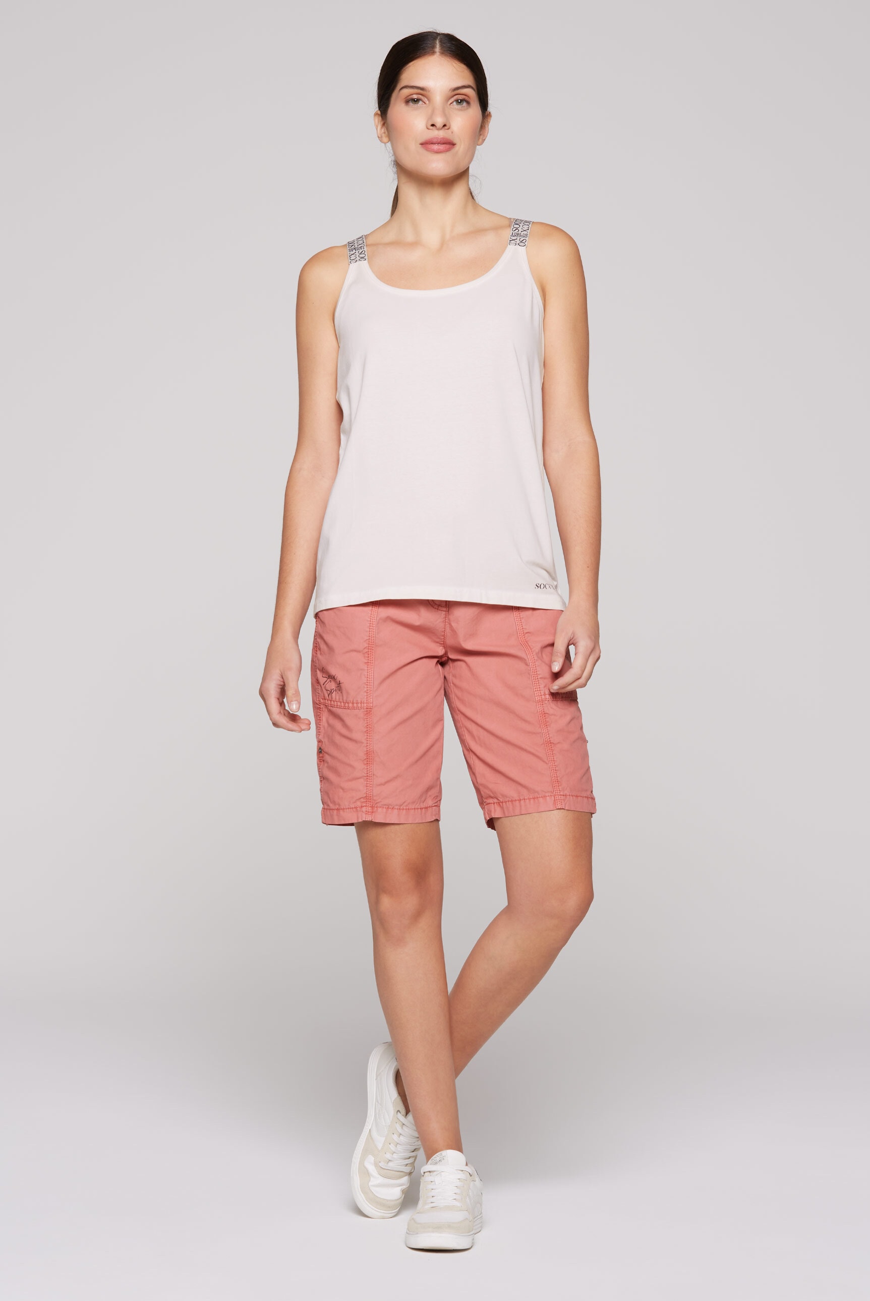SOCCX Shorts, Krempelsaum mit Druckknopfriegel