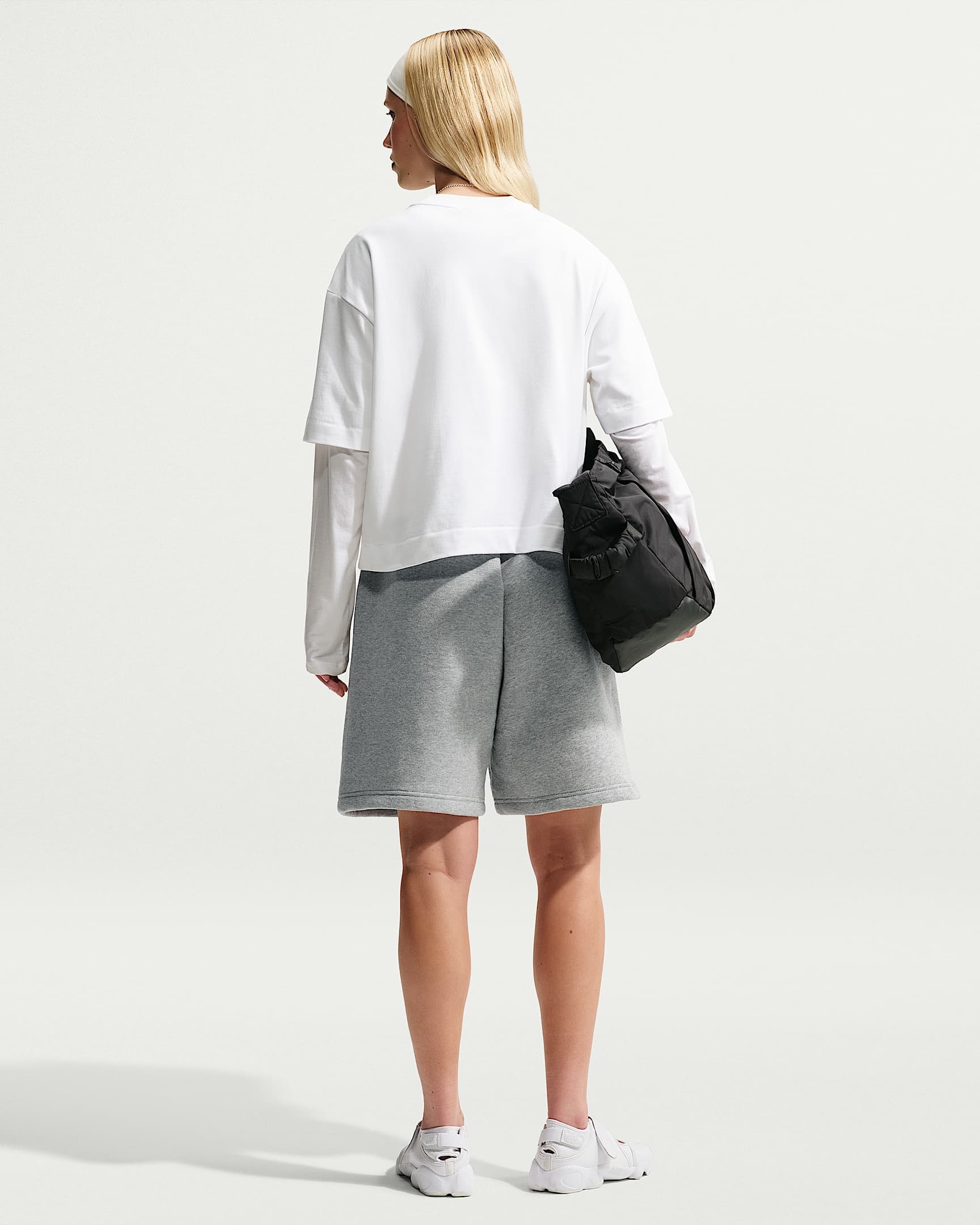 Nike Sportswear Shorts »W NK STDO FLC MW HR OS SHORT«  sportlicher Schnitt, aus Baumwolle und Polyester