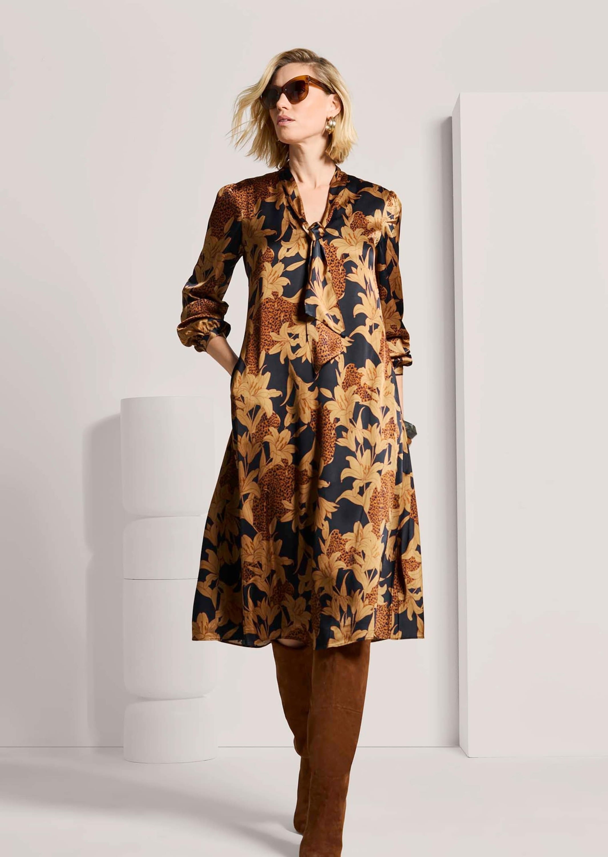 MADELEINE Midikleid »Kleid Schluppenkleid mit Blütenprint« Ohne Tasche