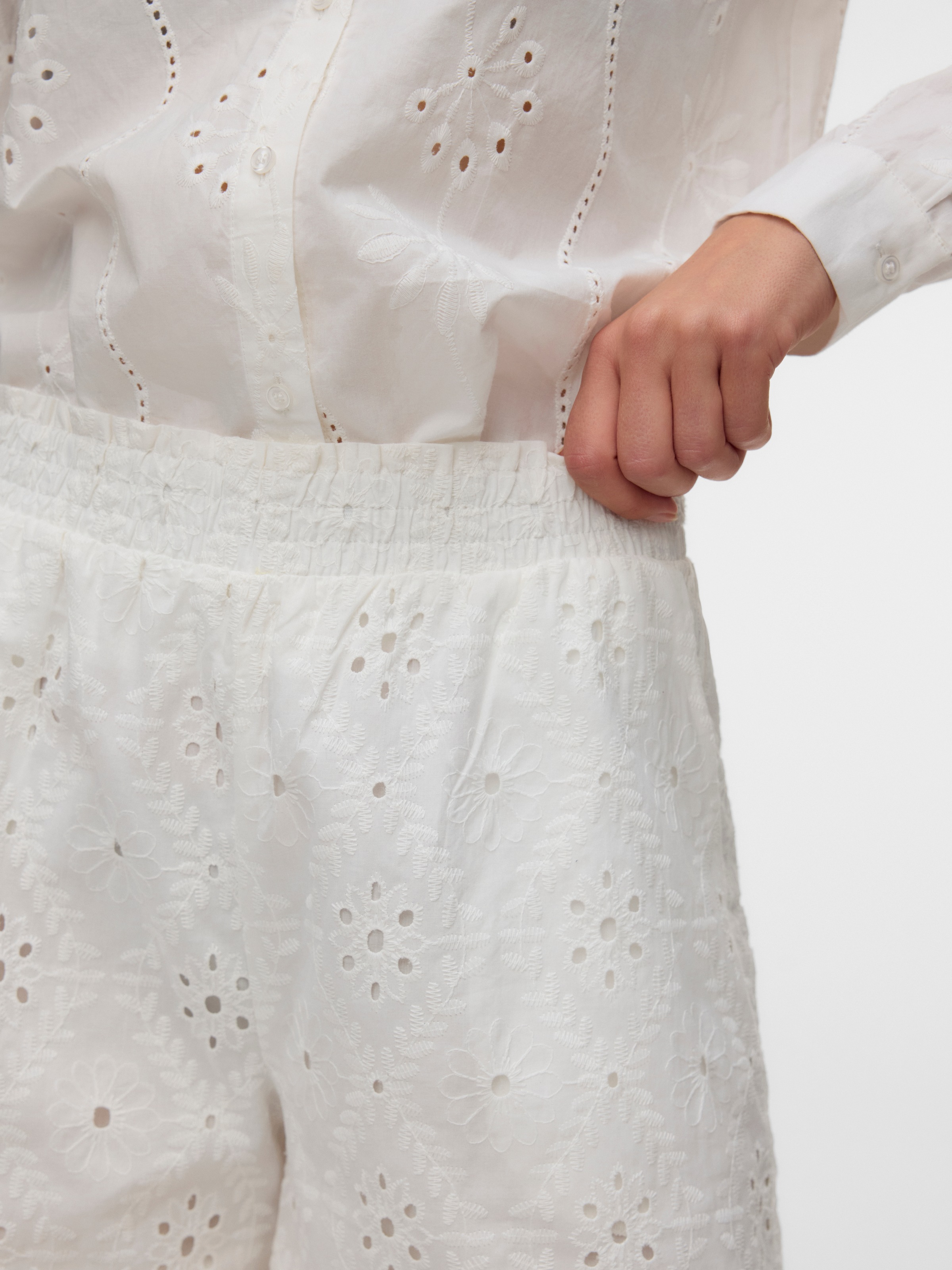 Vero Moda Shorts »VMELIZA HW SHORTS WVN NOOS«  Baumwolle, high waist, Allover - Stickerei