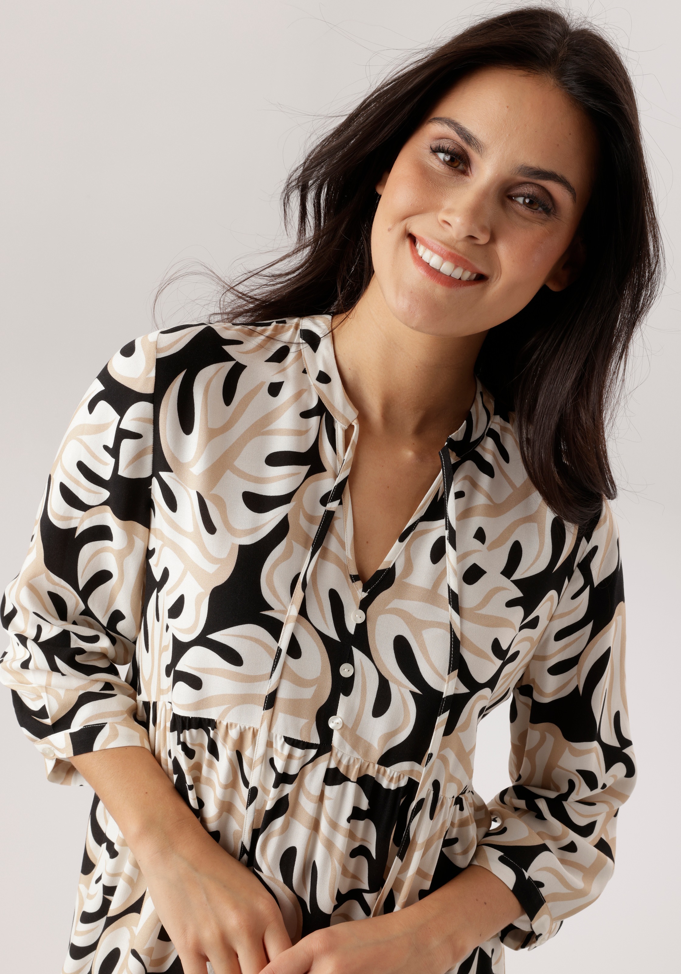 Thumbnail - Aniston SELECTED Blusenkleid mit V-Ausschnitt und mit Bindebändern und Quasten - NEUE KOLLEKTION