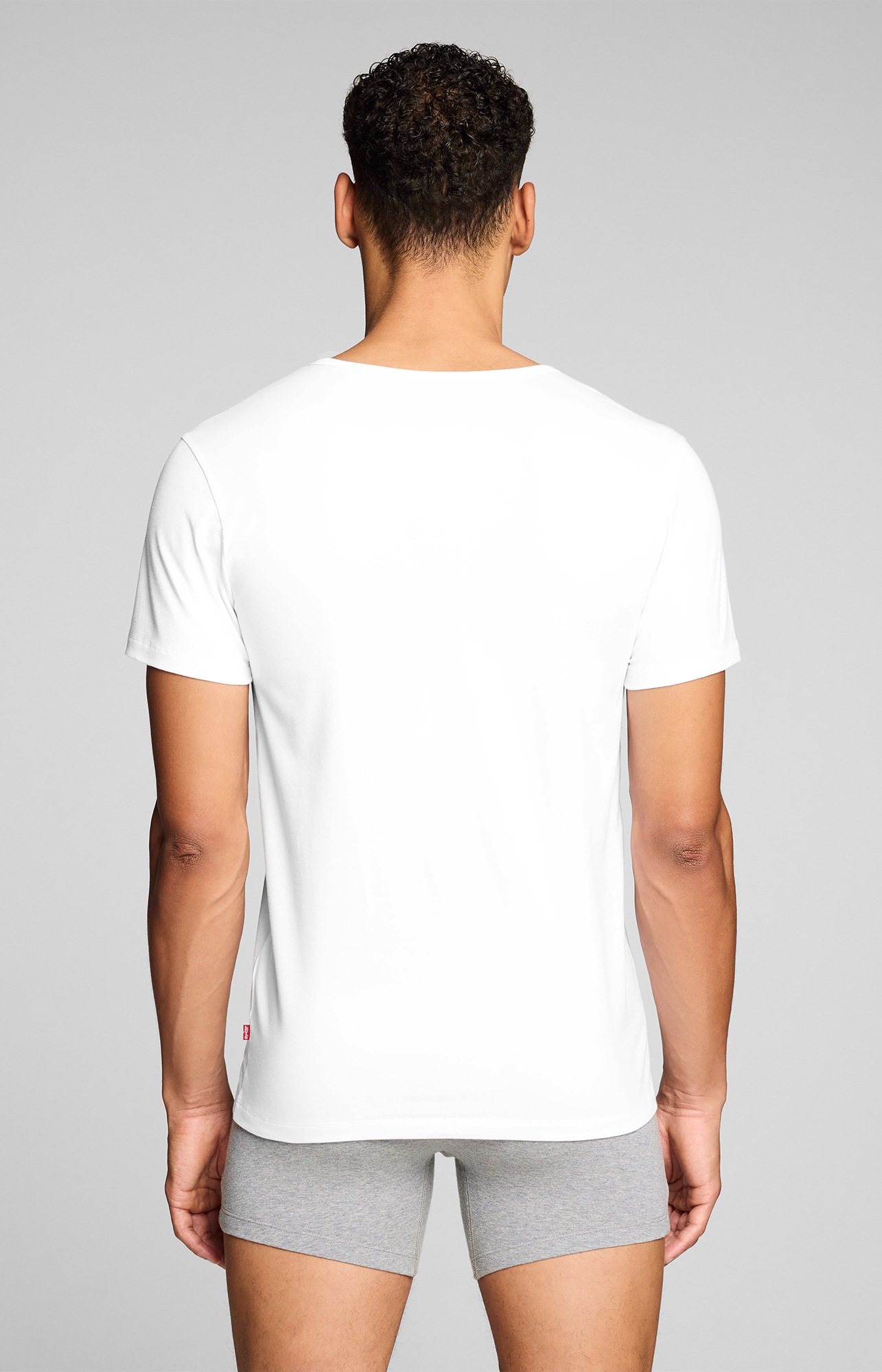 Levi's® T-Shirt »LEVIS MEN V-NECK« mit V-Ausschnitt und kurzen Ärmeln