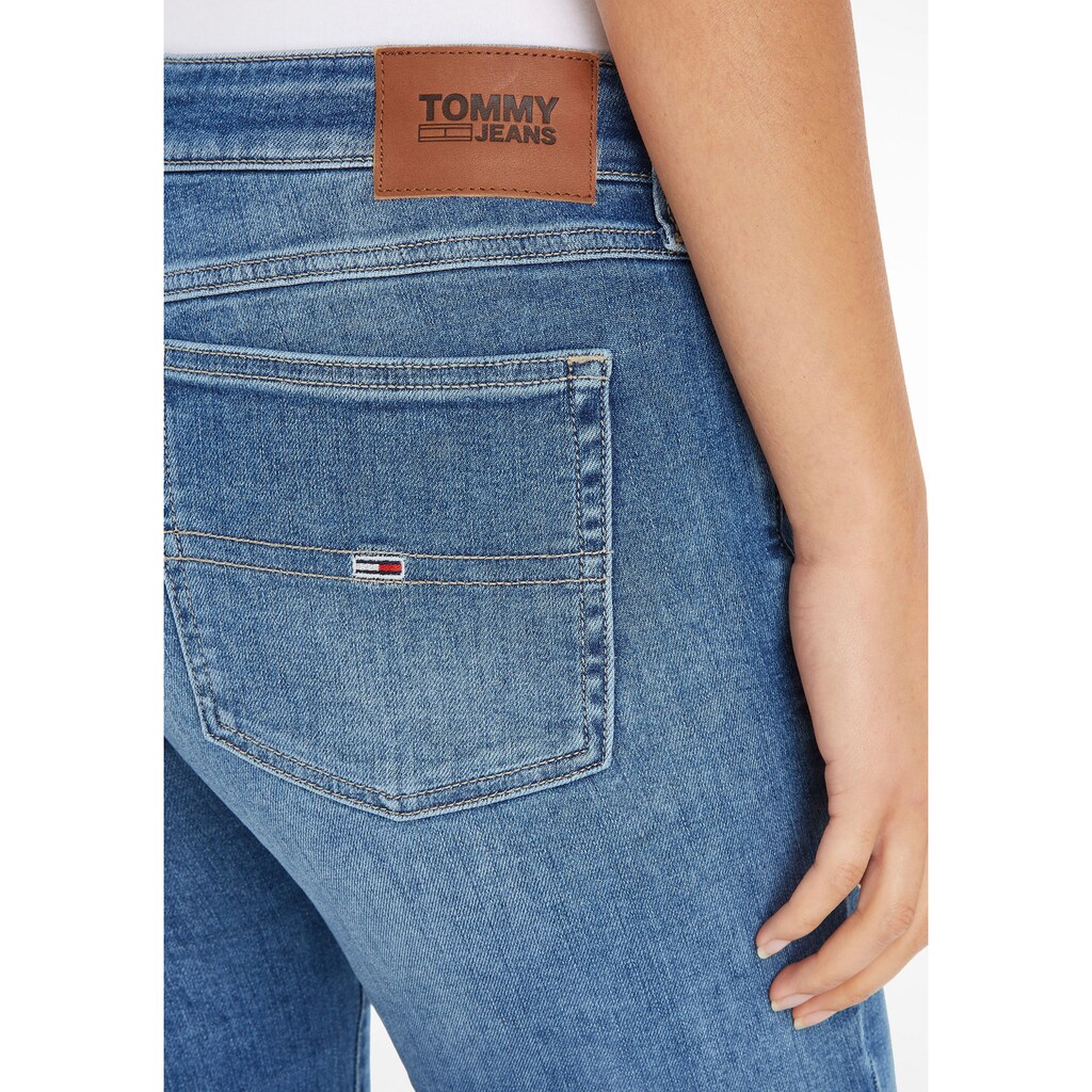 Tommy Jeans Skinny-fit-Jeans »Sophie«, (1 tlg.), mit auffälligem Tommy Jeans Badge hinten