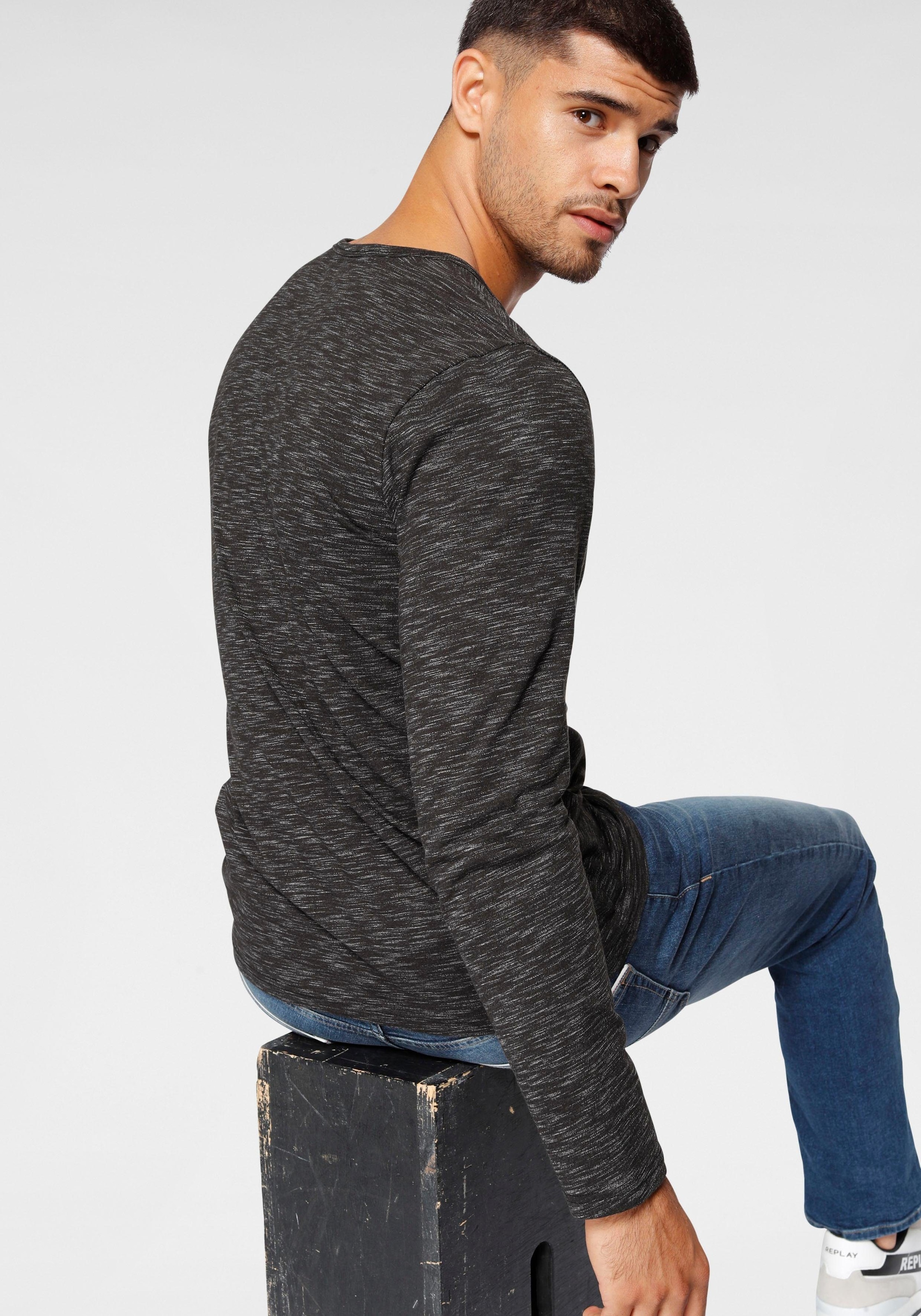 Bruno Banani Langarmshirt, schmale Passform, melierte Optik und Druck