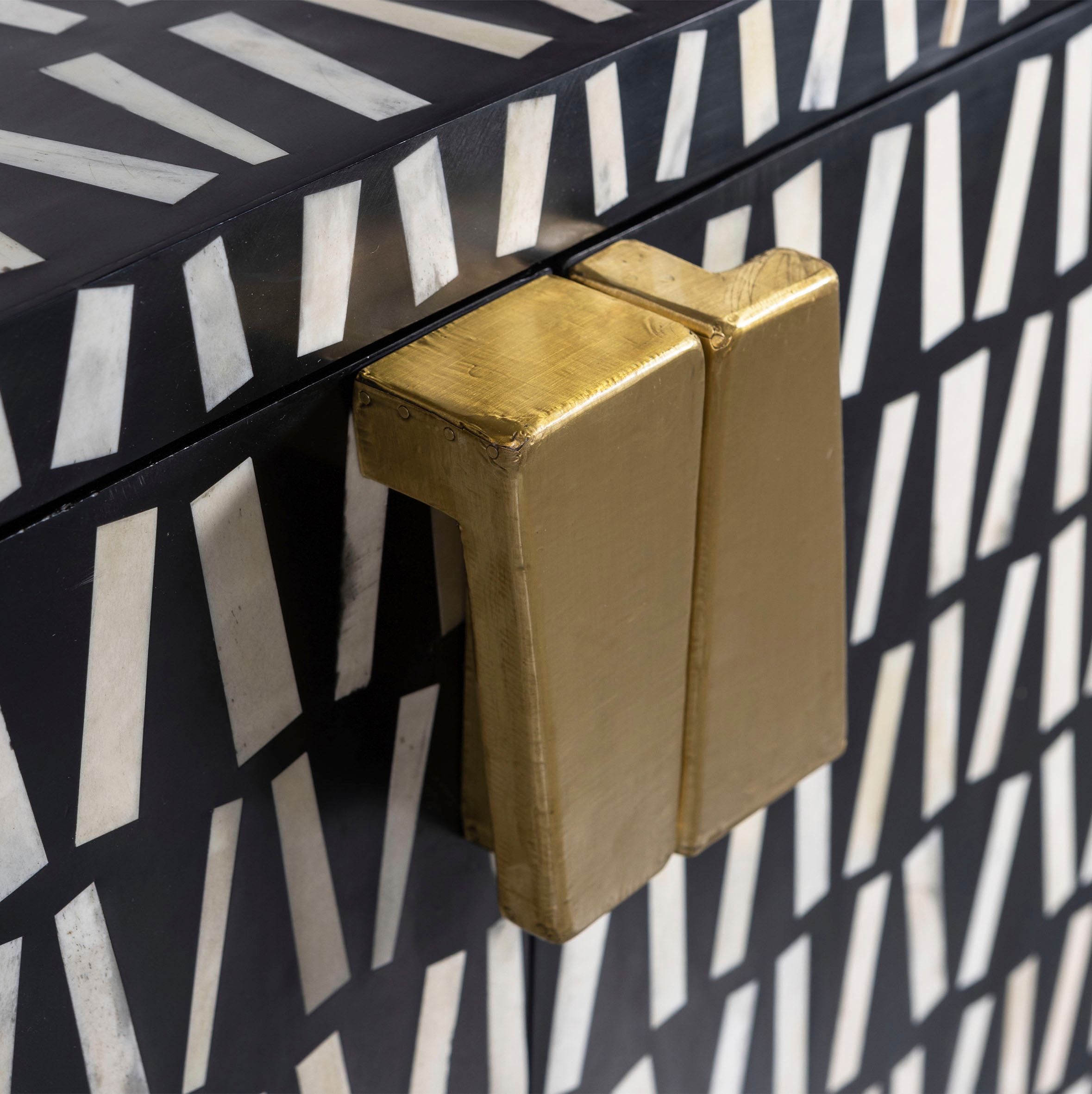 WOOOD Highboard »Menne Midi-Schrank mit Metallgriffen«, Kommode im stilvollem Design, H 108 cm x B 81 cm