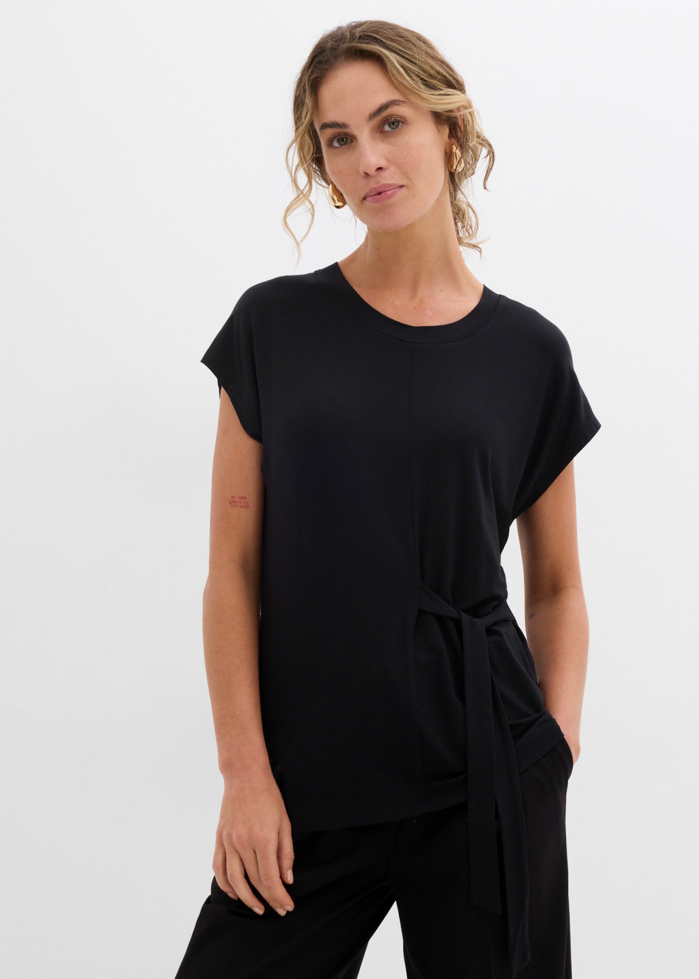 bonprix T-Shirt aus Viskose-Elasthan-Mischung, mit Bindeband in der Taille, ärmellos