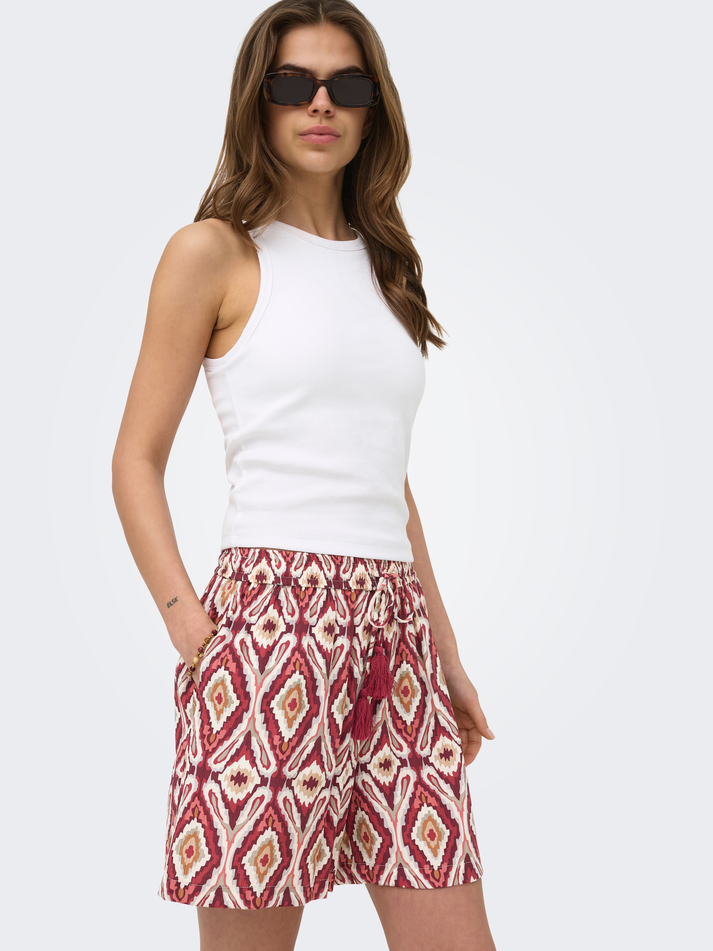 ONLY Shorts »ONLMIKASI STRING DETAIL SHORTS WVN«  Viskosemischung, Bindeverschluss