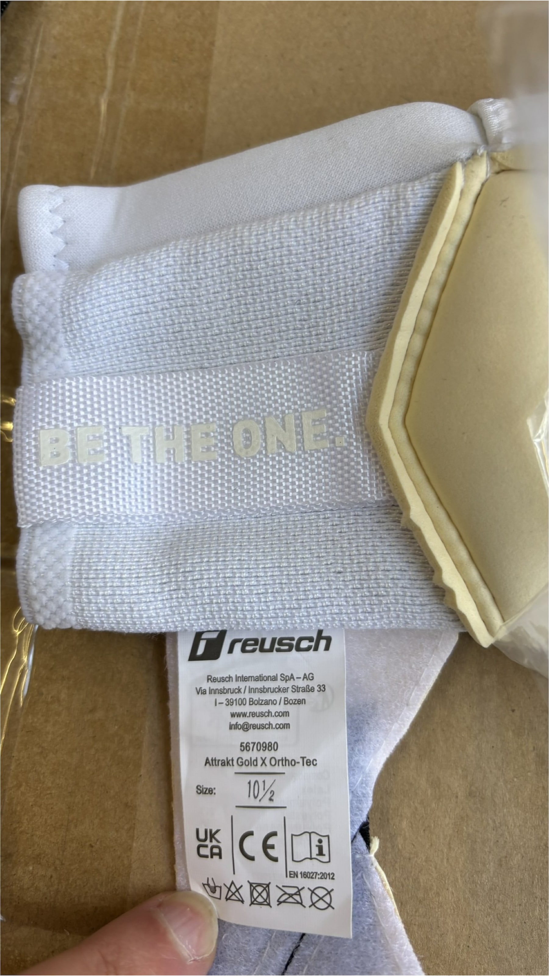 Reusch Torwarthandschuhe »Attrakt Gold X Ortho-Tec« mit integriertem Fingerschutz