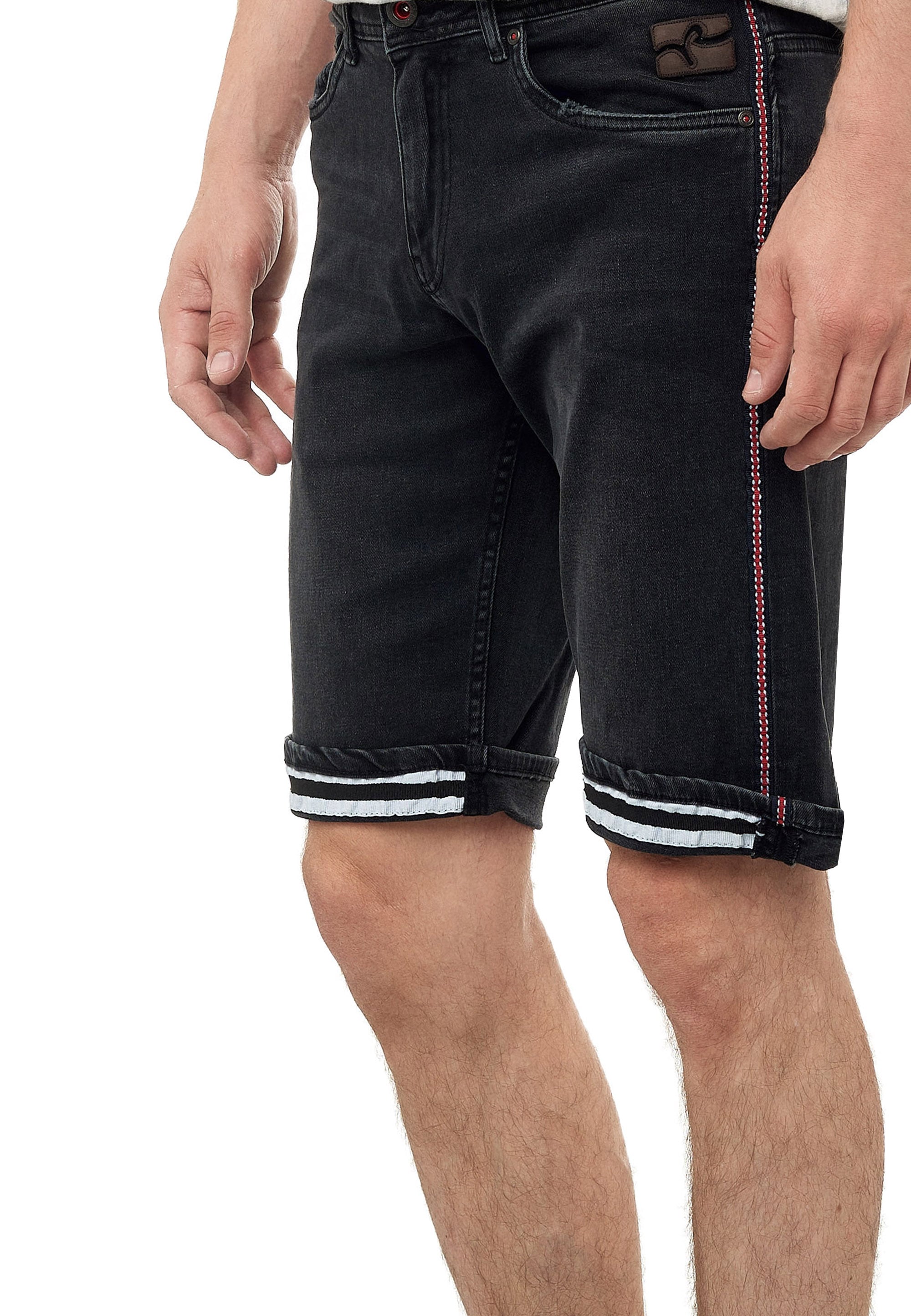 Rusty Neal Shorts »Benson«, mit lässigem Umschlagdetail