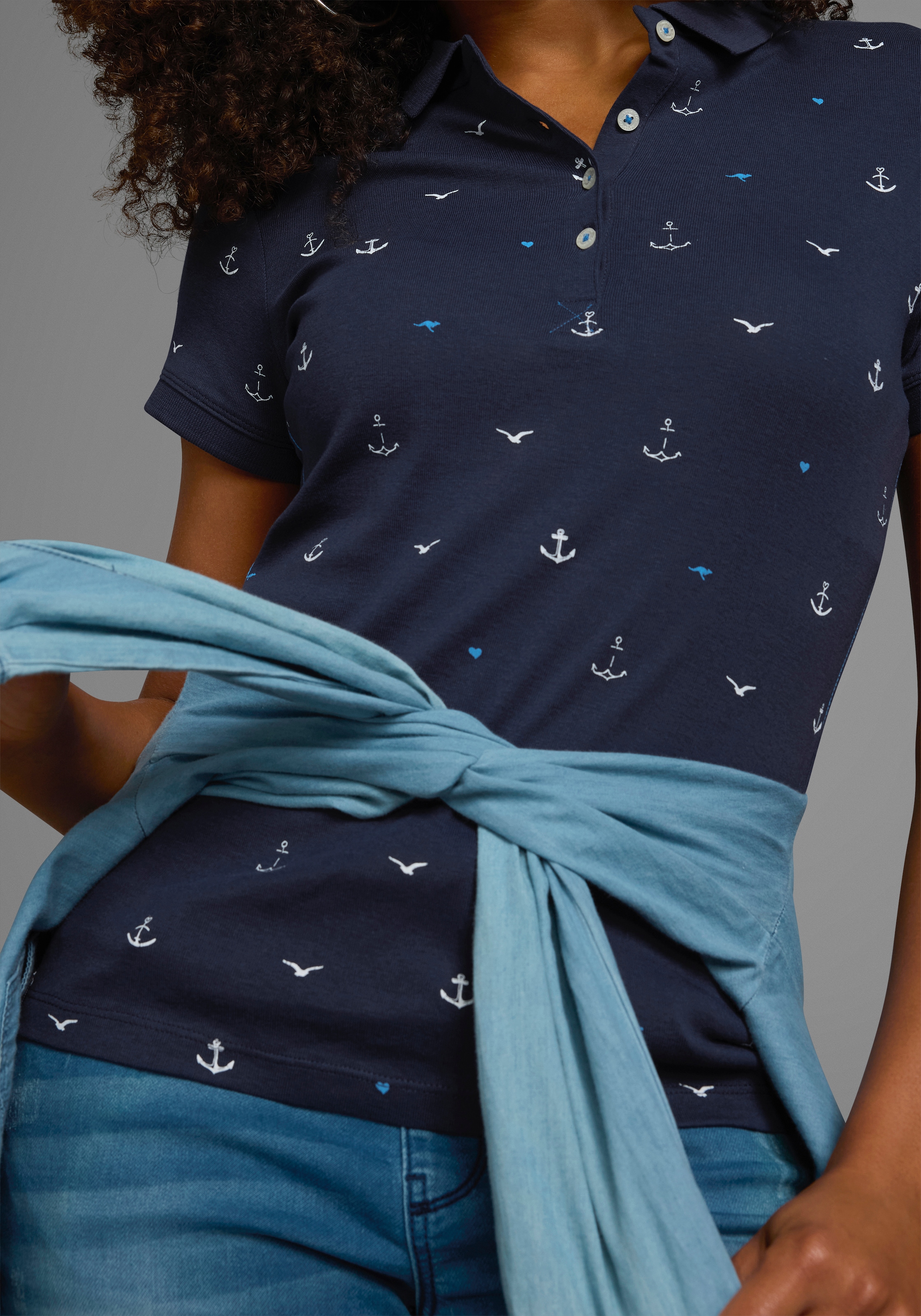 KangaROOS Poloshirt, Kurzarm, sehr figurbetont, mit Allover-Druck, aus 100% Baumwolle
