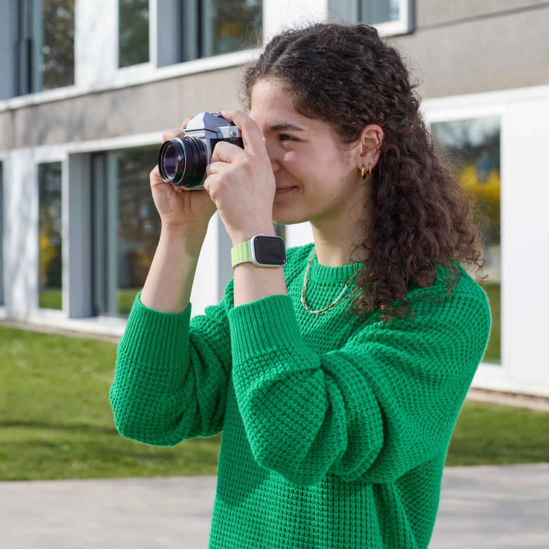 Hama Wechselarmband »Apple Watch Armband mit Magnetverschluss, für Display 42/44/45/49 mm«, Einheitsgröße, nicht klebrig, Silikon-Look