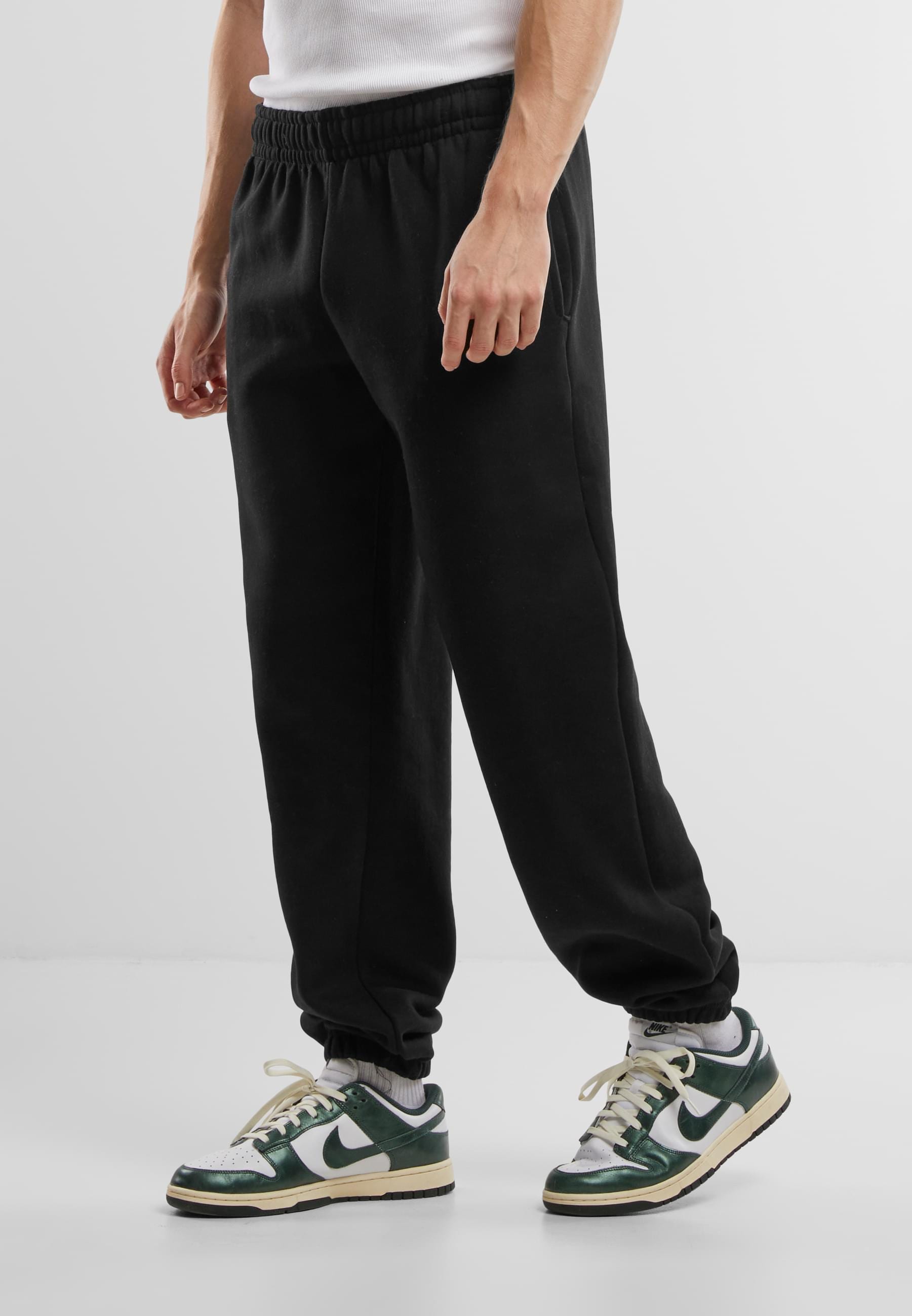 URBAN CLASSICS Jogginghose »Urban Classics Basic Loose Sweatpants«