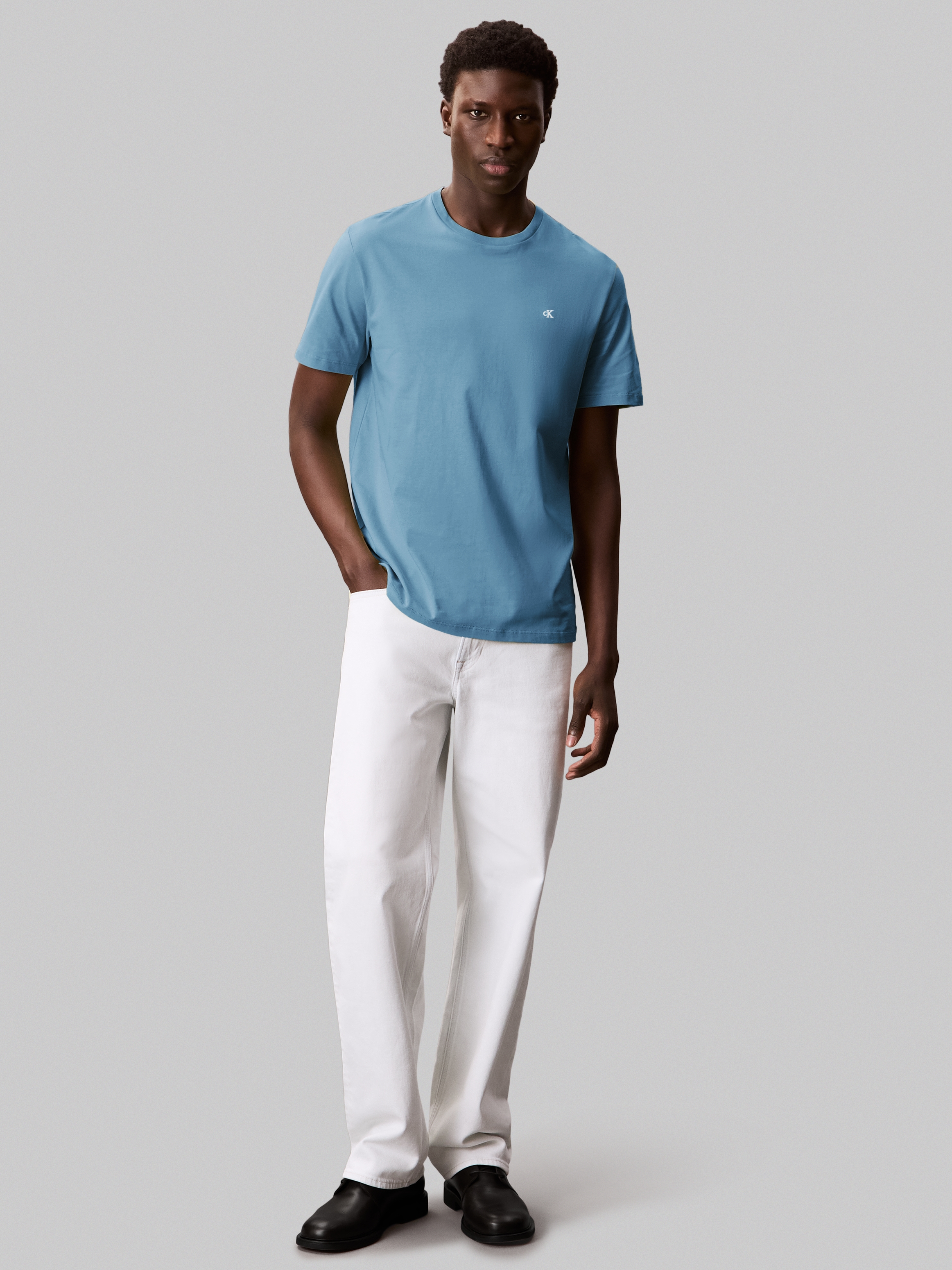 Calvin Klein Jeans T-Shirt »SS SMOOTH CTTN SOLID CREWNK TEE«, mit Logo