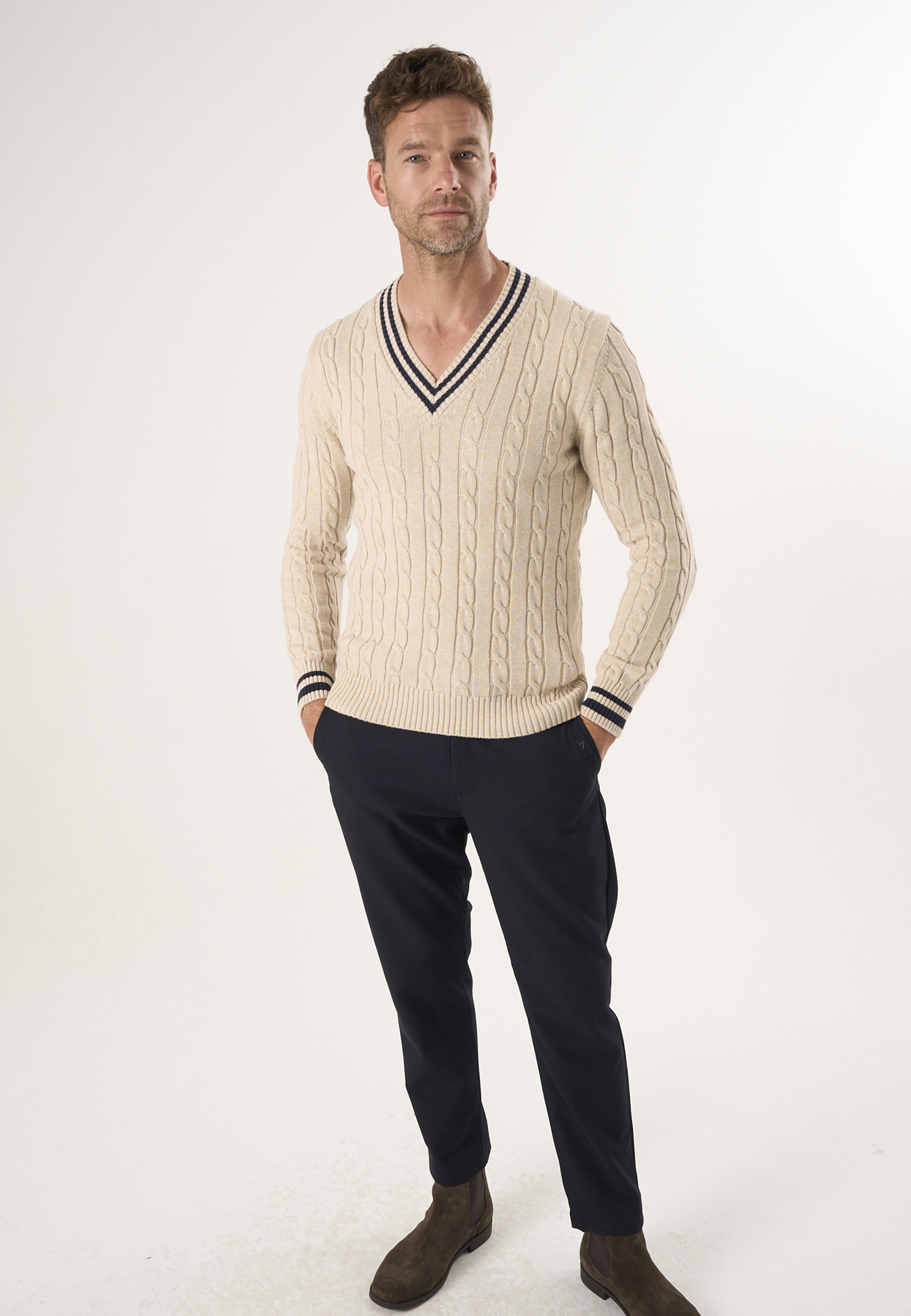 Felix Hardy V-Ausschnitt-Pullover »Basic-Pullover mit V-Ausschnitt und Zopfmuster«