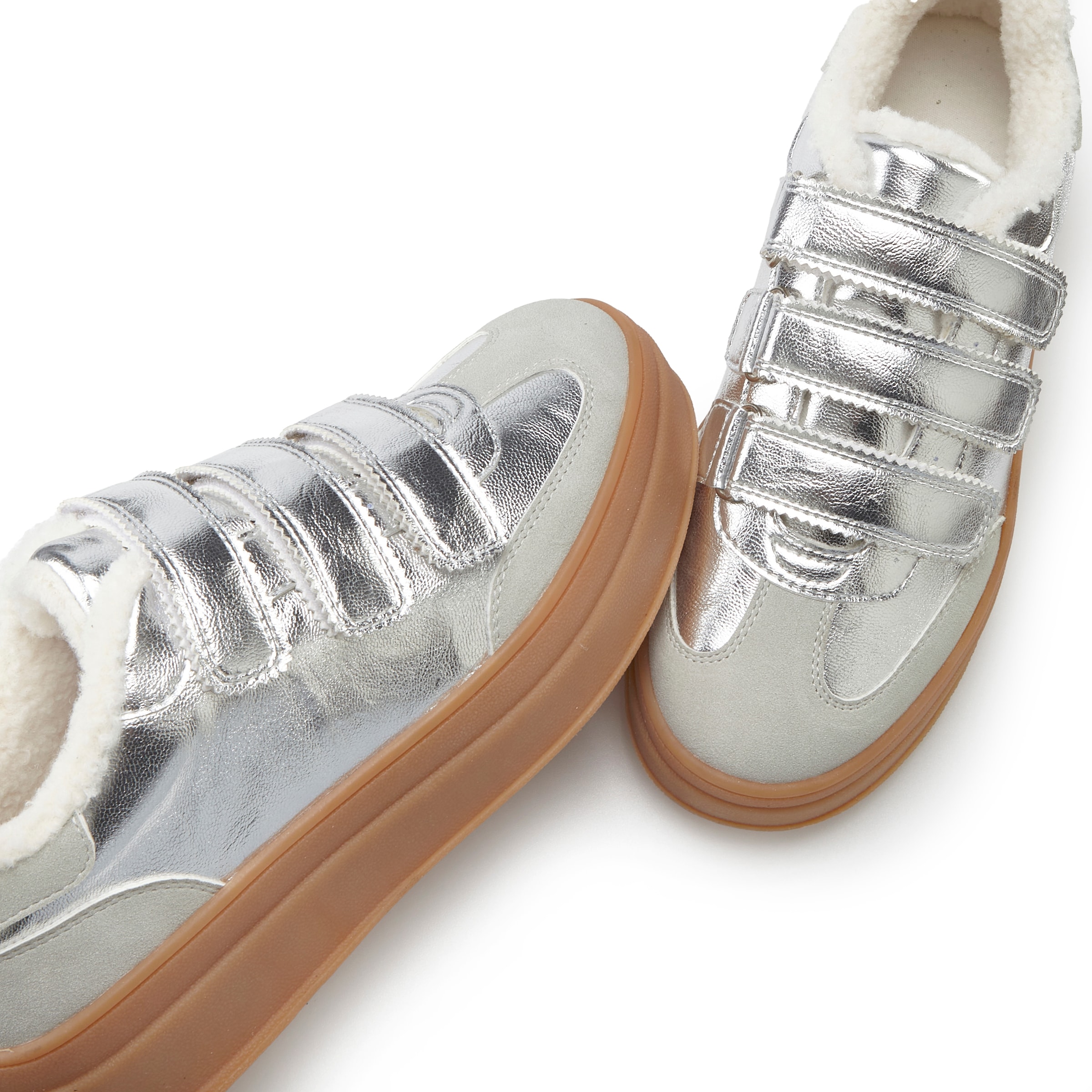 LASCANA Sneaker, Freizeitschuh, Halbschuh mit Teddyfell VEGAN
