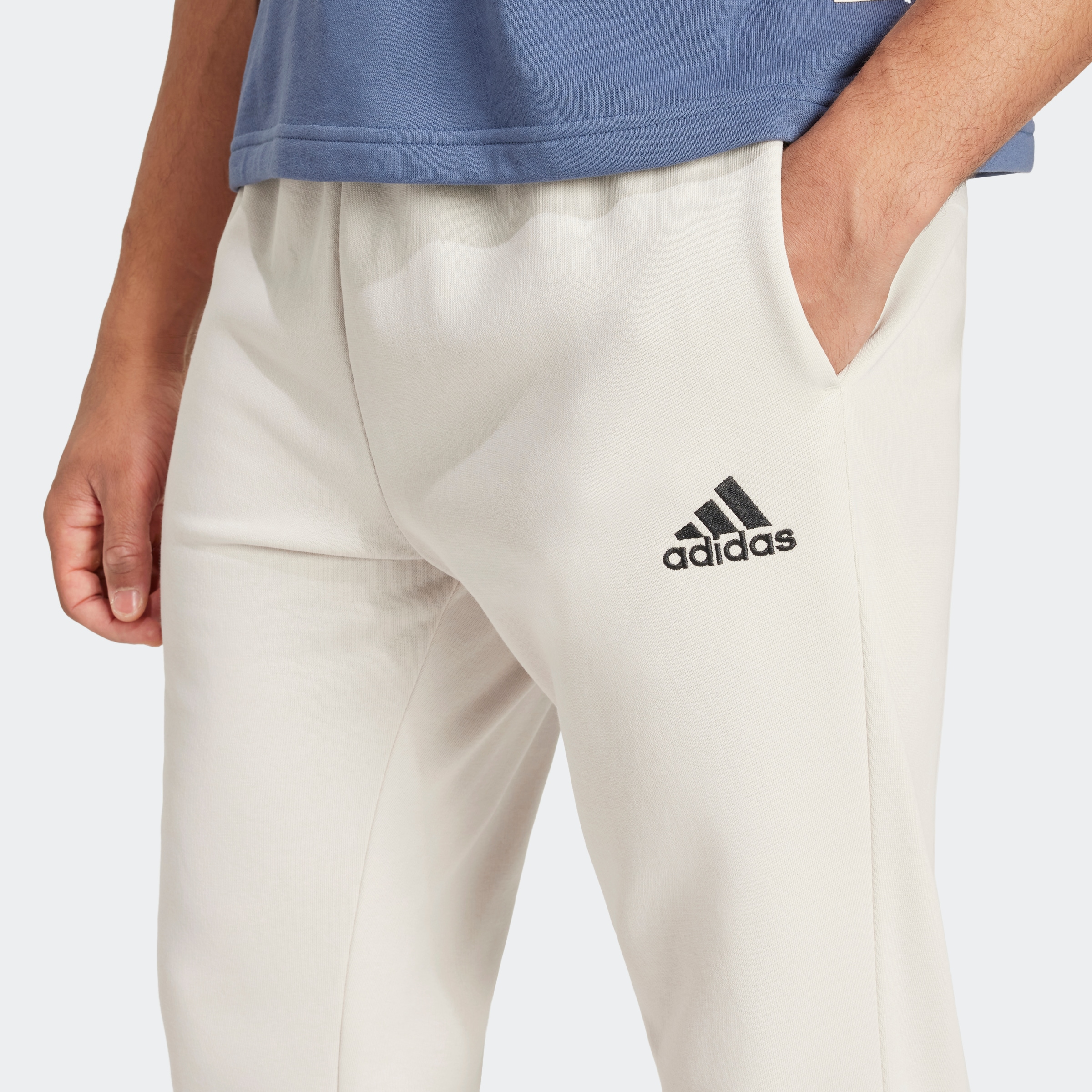 adidas Sportswear Sporthose »ESSENTIALS FLEECE REGULAR TAPERED HOSE«, (1 tlg.)