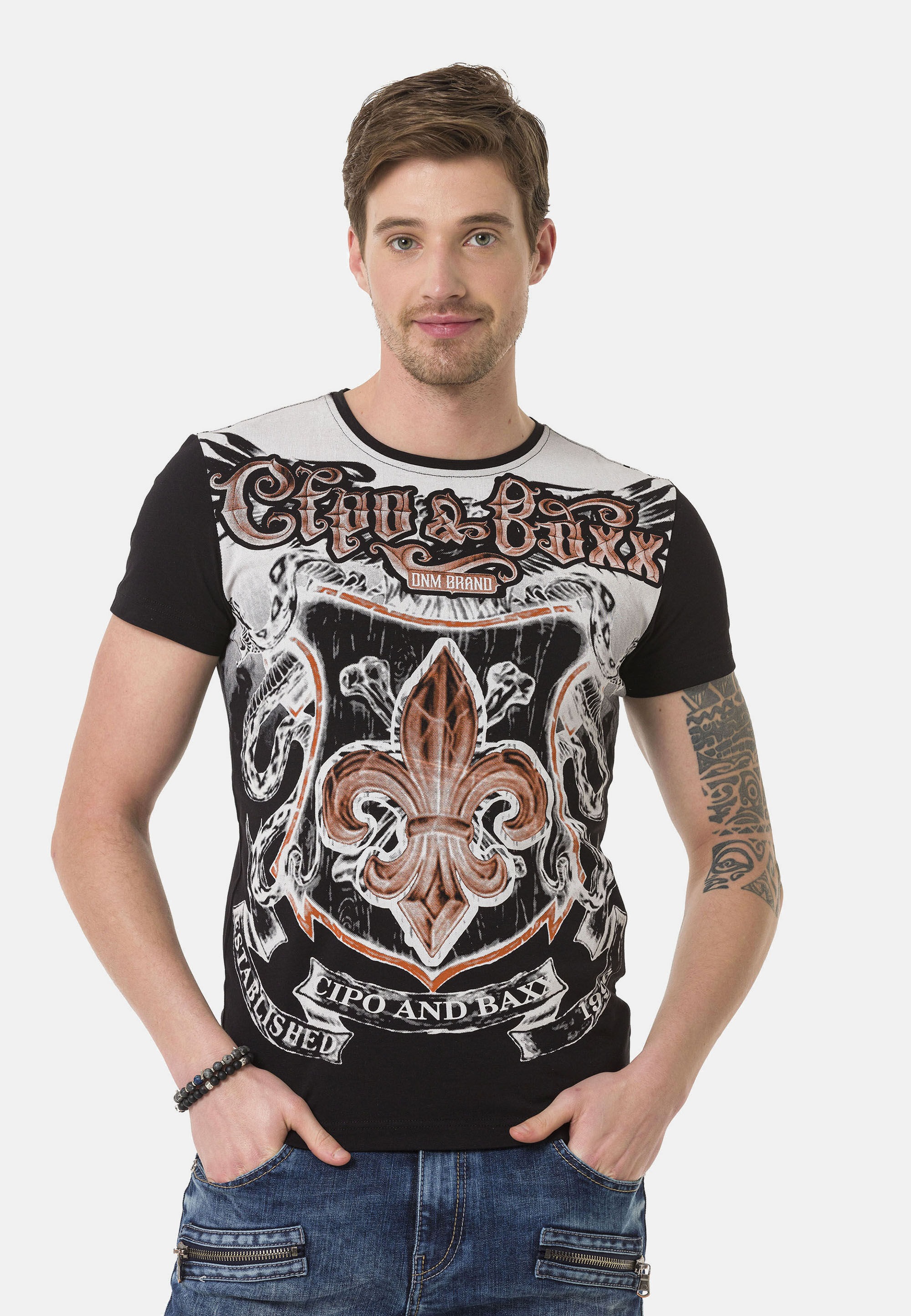 Cipo & Baxx T-Shirt "T-Shirt", mit rockigen Wappen- und Flügelprints günstig online kaufen