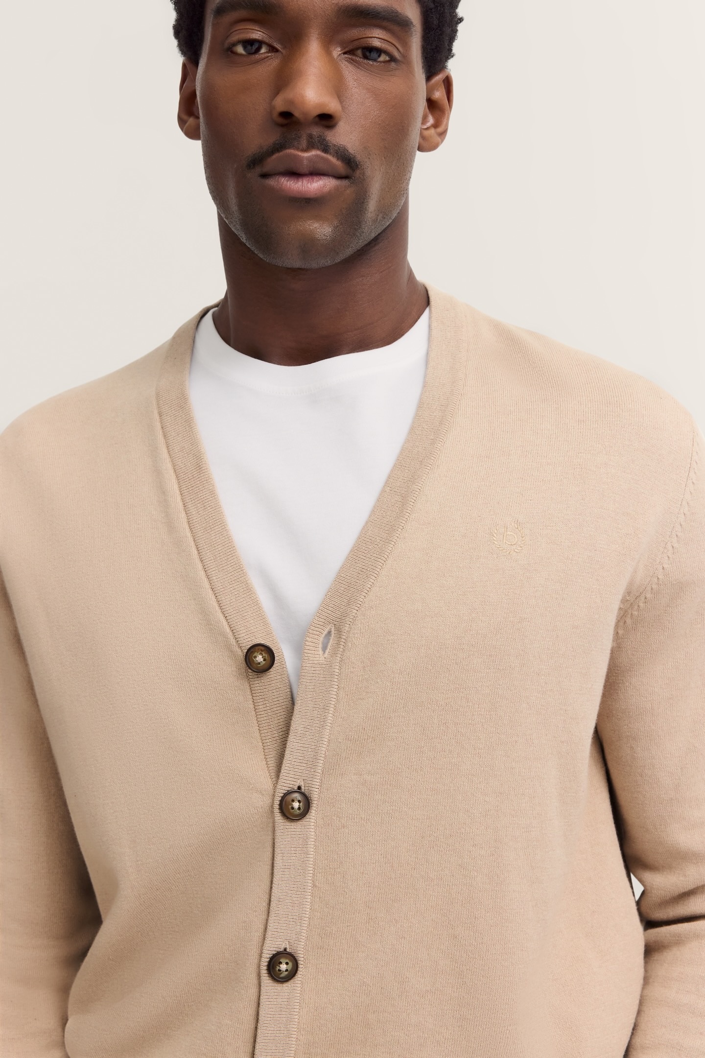 bugatti Cardigan »Modern Fit«, mit V-Ausschnitt aus Baumwolle-Kaschmir