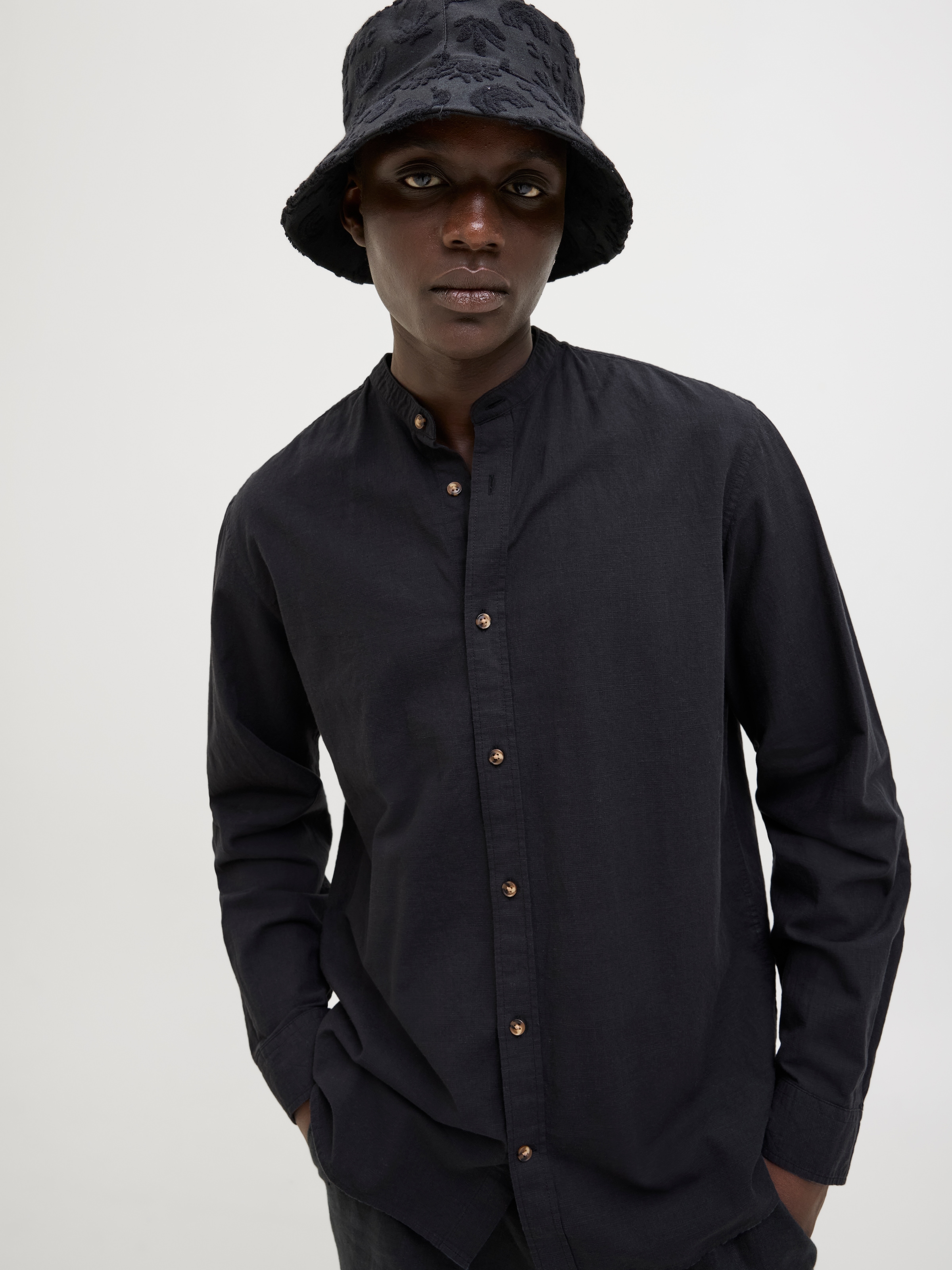 Jack & Jones Langarmhemd »JJESUMMER BAND SHIRT LS SN«, mit Bandkragen