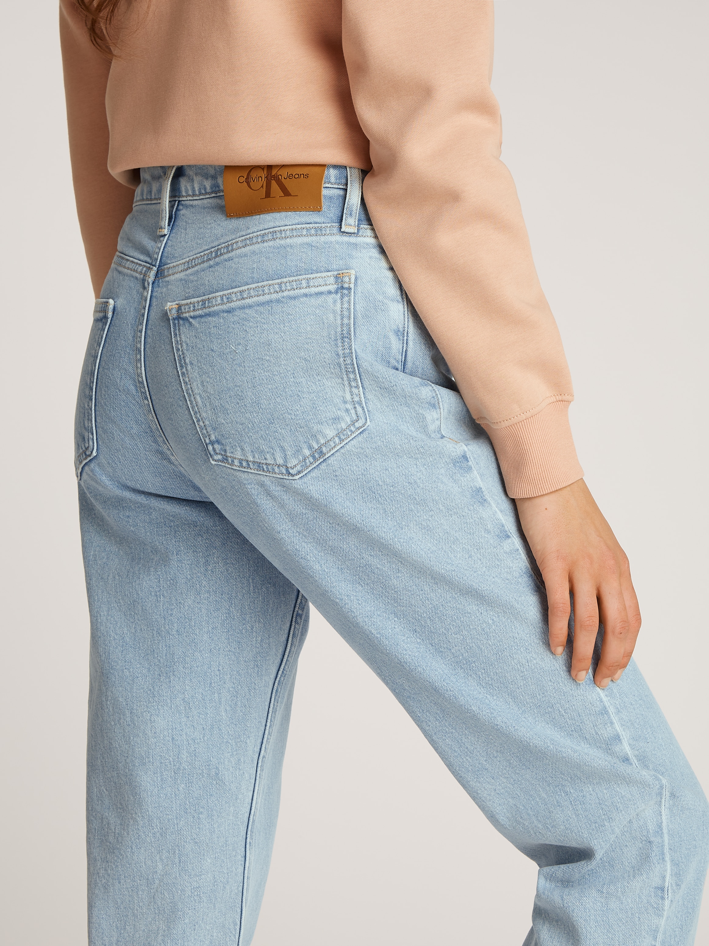 Calvin Klein Jeans Mom-Jeans »MOM JEAN«, mit Coinpocket, Logodruck