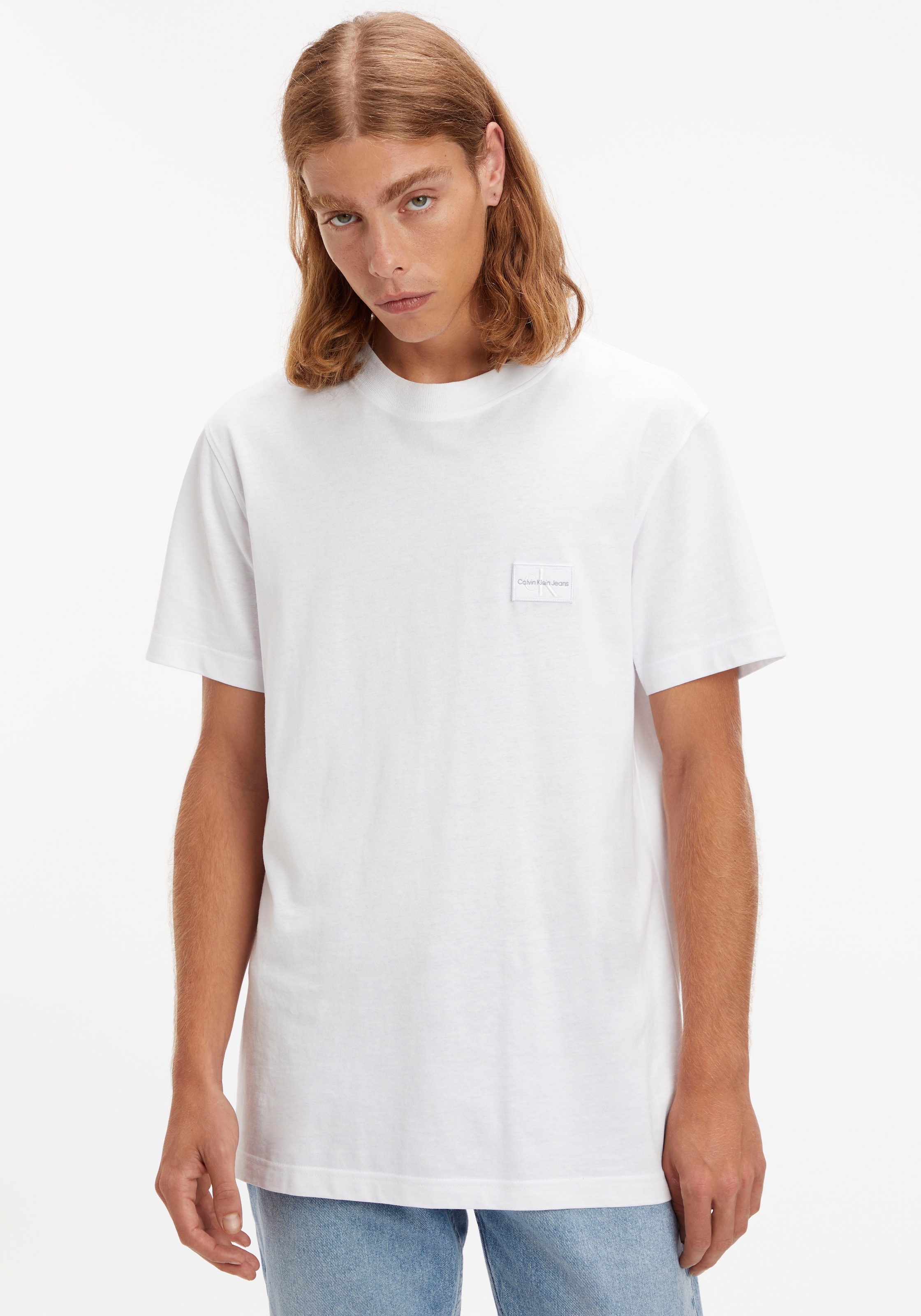 BADGE bestellen auf Calvin Calvin Klein ▷ BAUR »SHRUNKEN T-Shirt Logo-Badge mit Brust Jeans Klein TEE«, | der