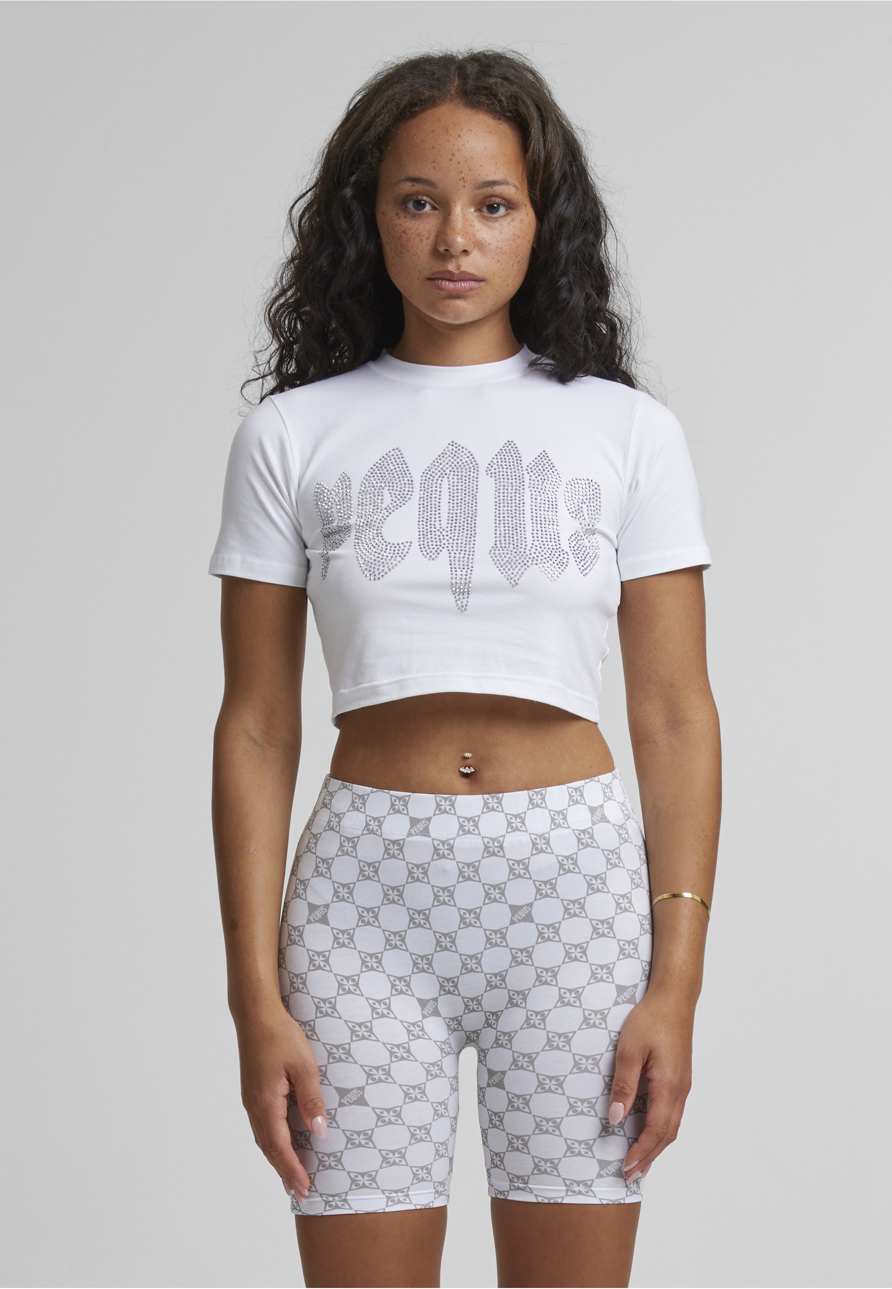 PEQUS T-Shirt »PEQUS PEQUS Rhinestone Mythic Logo Top« 1 Stk.