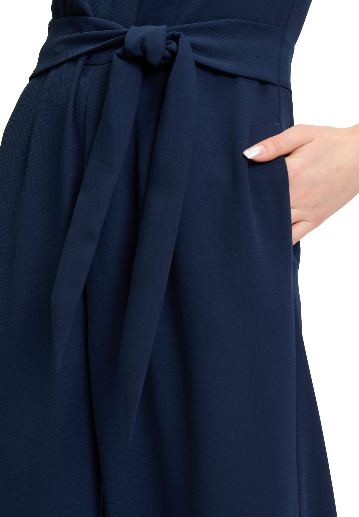 Betty&Co Overall »Betty & Co Jumpsuit ohne Arm«, (1 tlg.), Falten