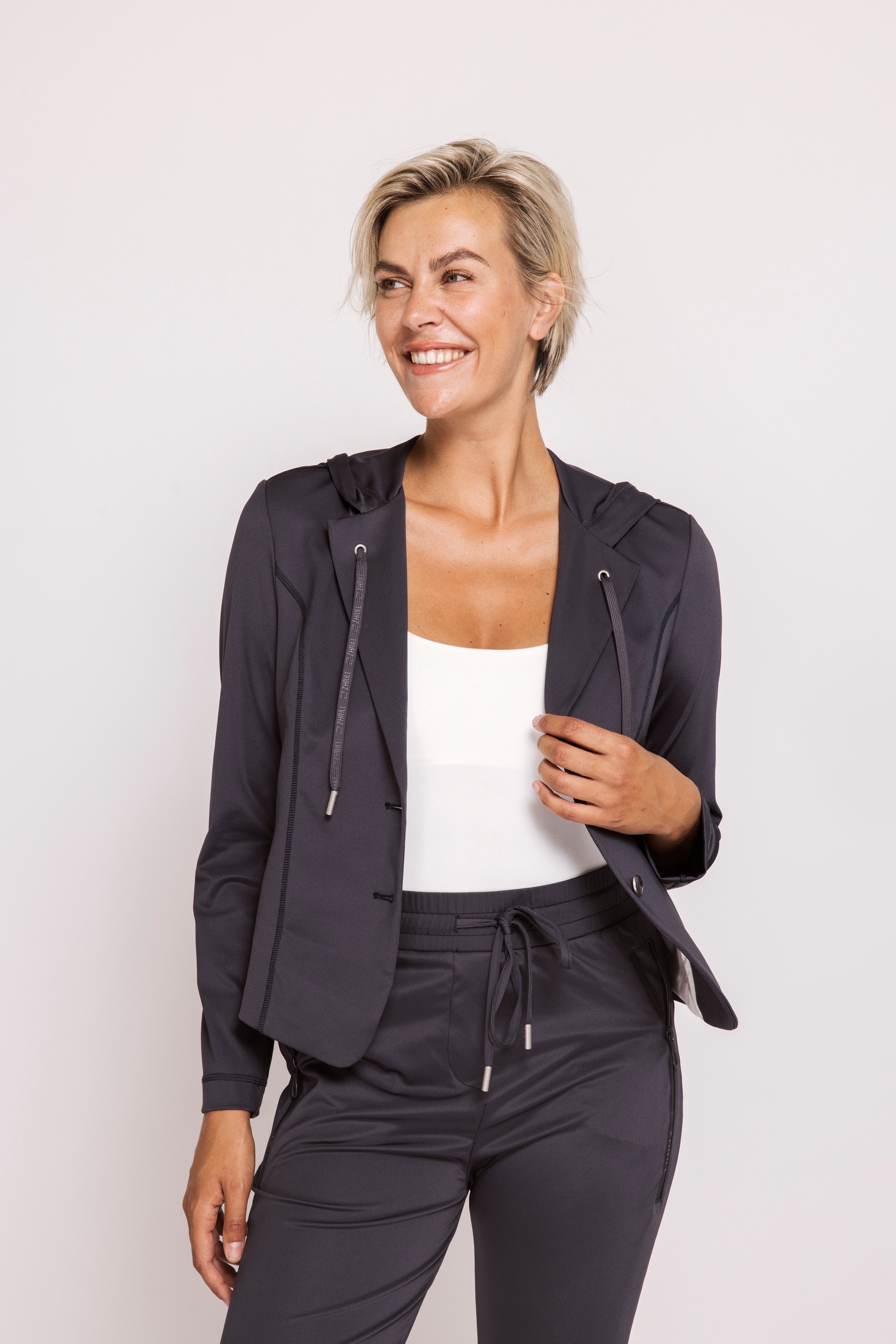 Zhrill Kurzblazer "ZHDARCIA Blazer mit Kapuze" mit Reverskragen/Kordelzug u günstig online kaufen