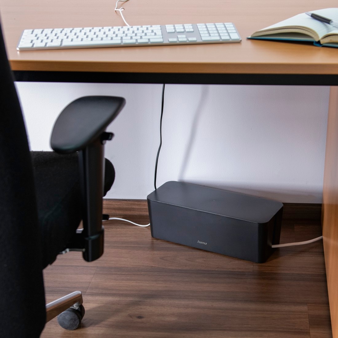 Hama Kabelbox »Kabelbox für Standard 6er Steckdosenleisten, Stecker, Kabel, Ladegerät«, (1 tlg.), Schlichtes Design, Schreibtisch, Tisch, große Aufbewahrungsbox