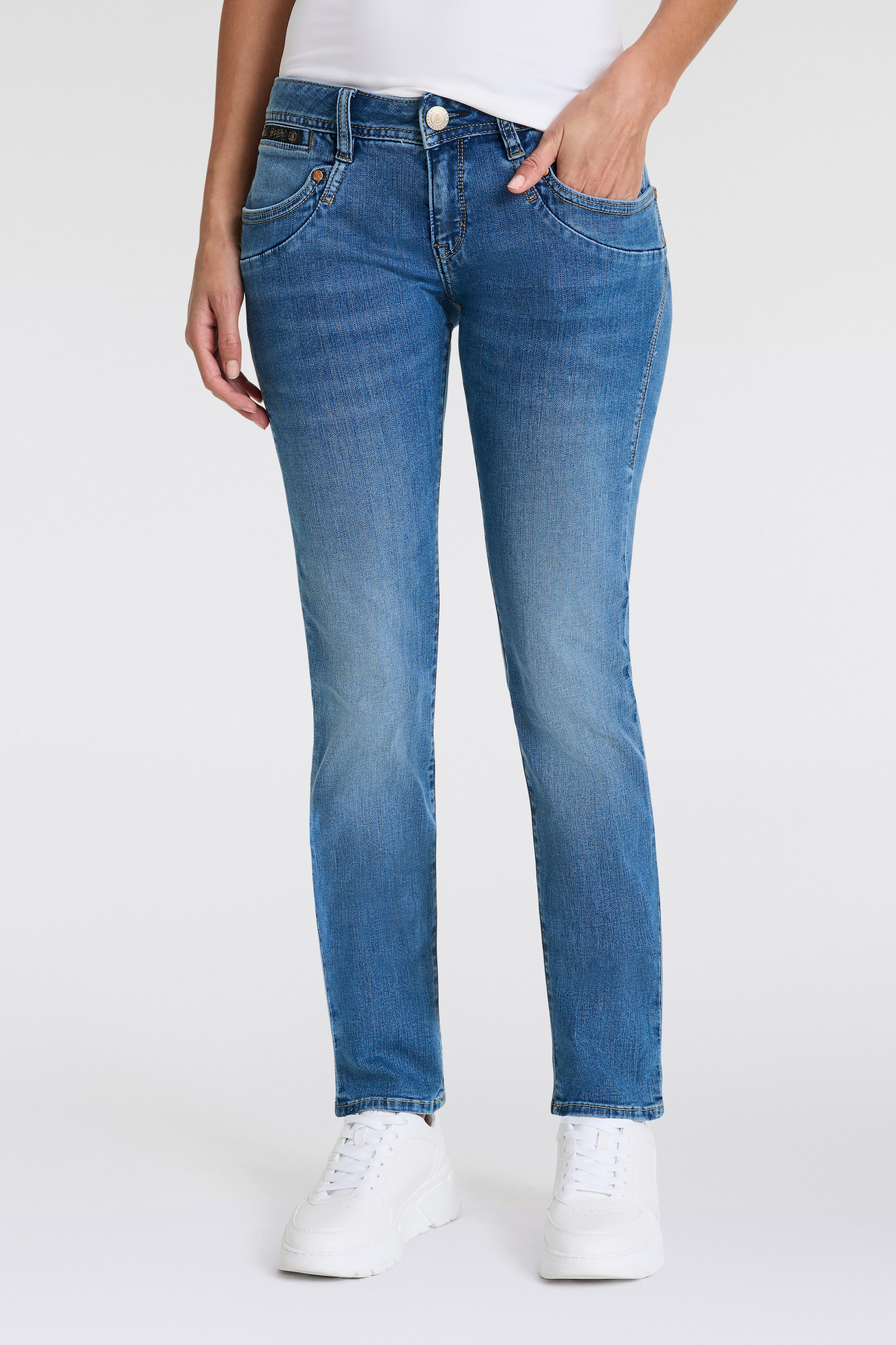 Herrlicher Slim-fit-Jeans "Piper Slim Organic Denim", mit Logoknöpfen an de günstig online kaufen