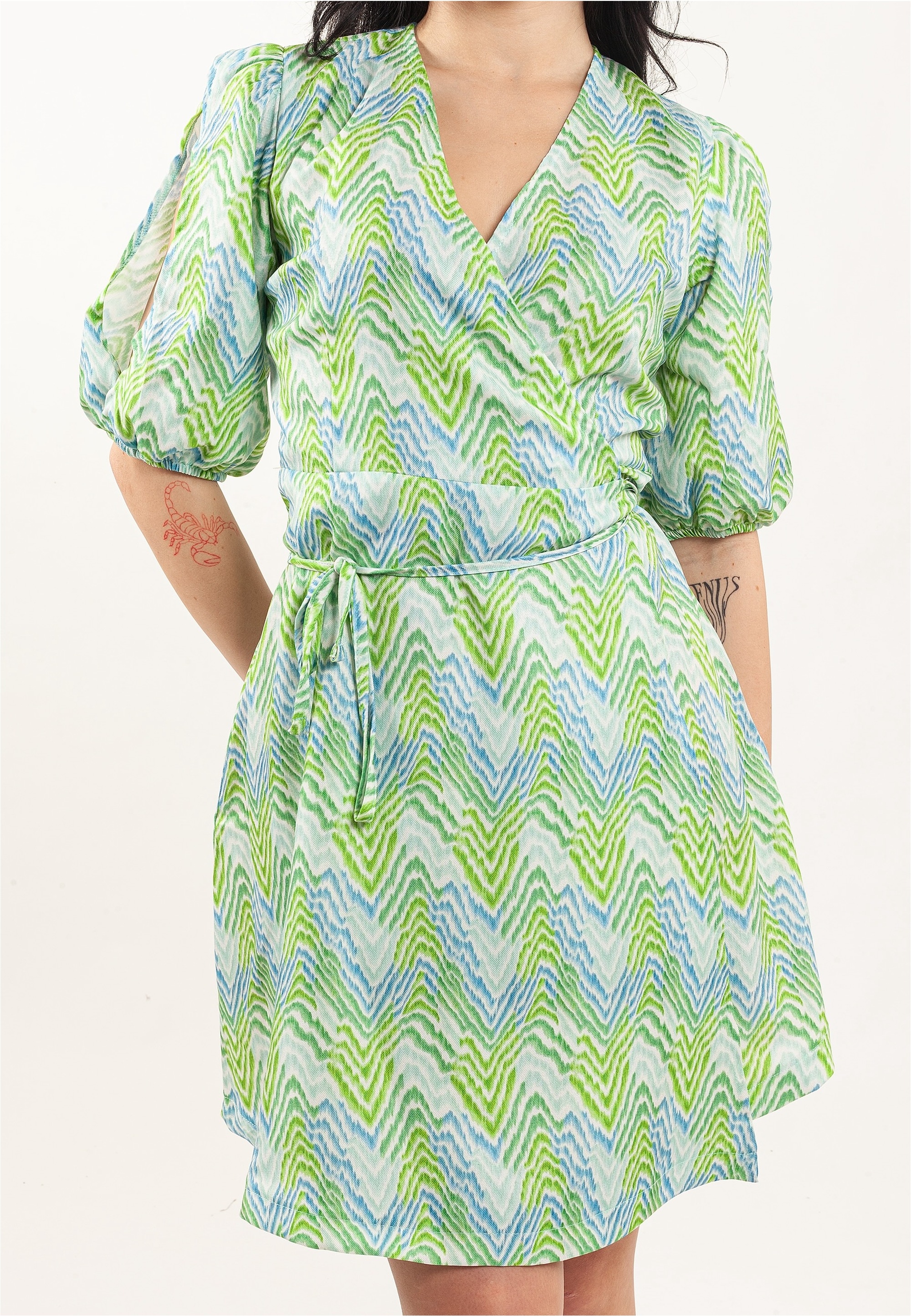 freshlions Jerseykleid "Sunny", (1 tlg.), mit angesagtem V-Ausschnitt günstig online kaufen