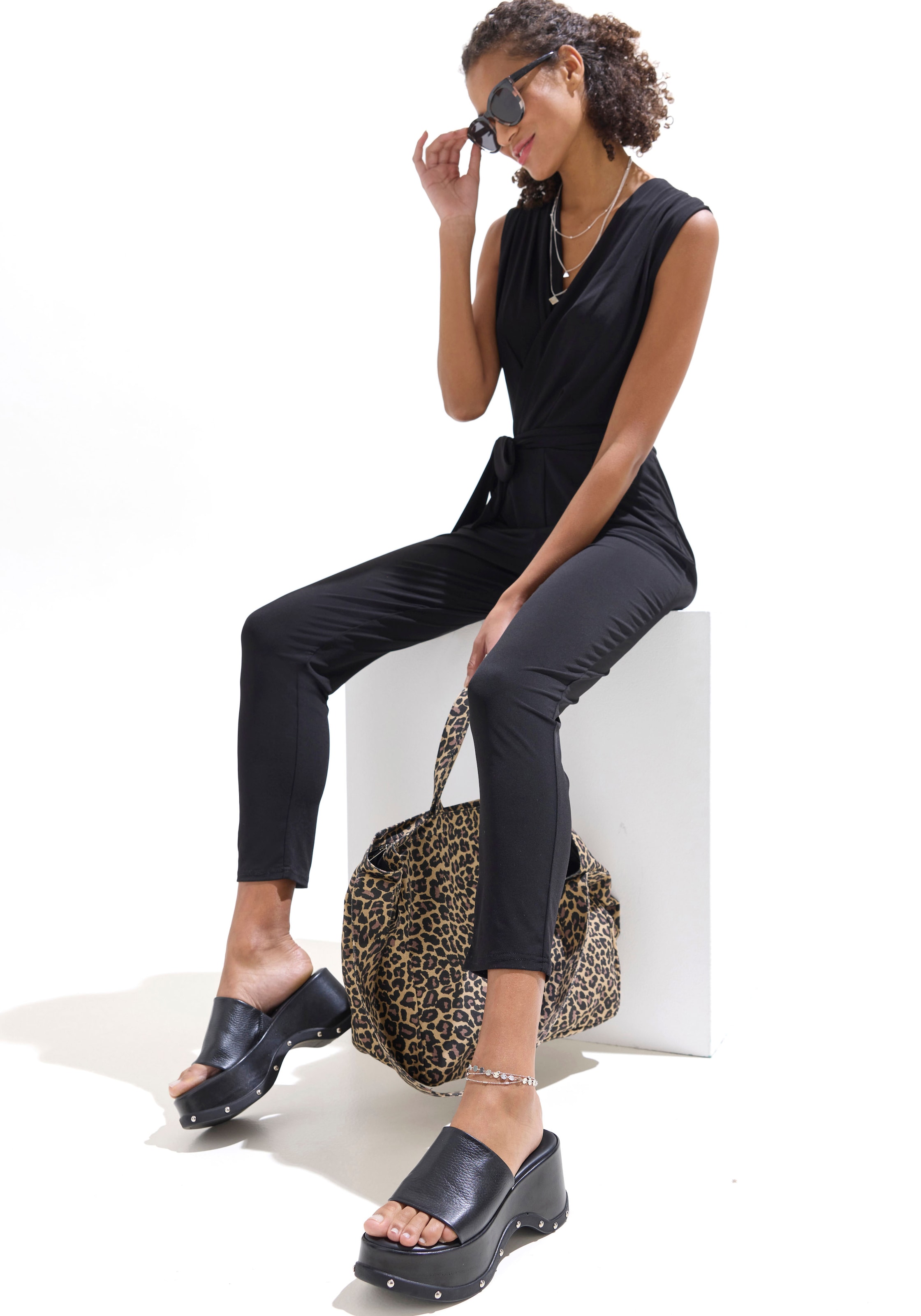 French Connection Pantolette, Mule, Sandale, offener Schuh aus Leder mit modischer Plateausohle