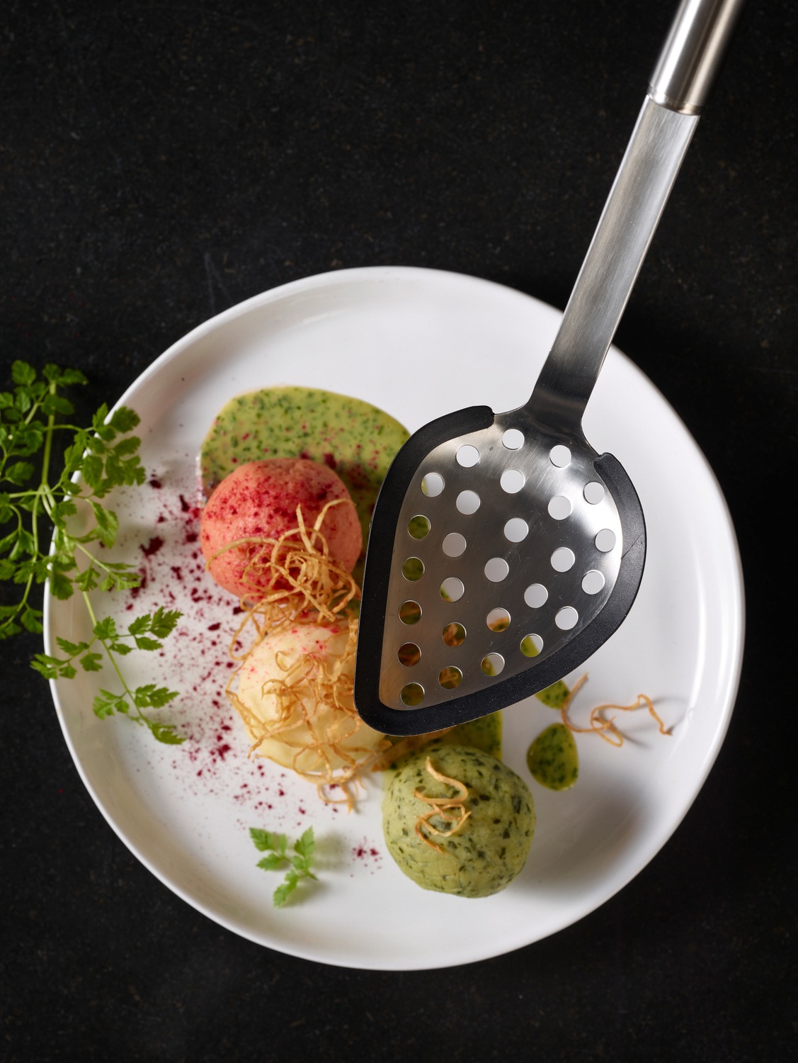 RÖSLE Seihlöffel Schöpflöffel mit Aufhängeöse, Edelstahl 18/10, spülmaschinengeeignet