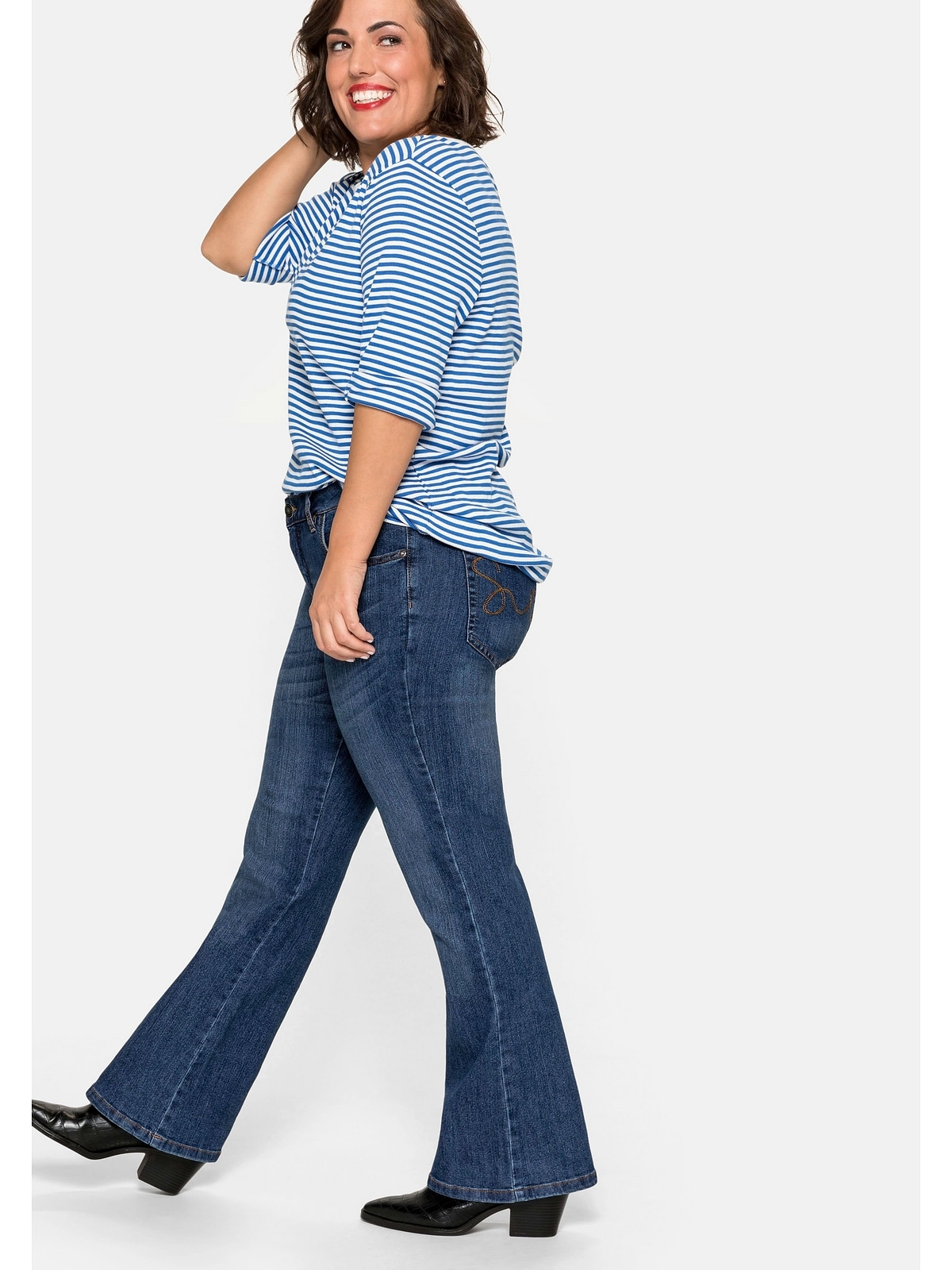 in Größen«, Used-Effekten »Große kaufen Sheego Bootcut-Jeans mit | 5-Pocket-Form, BAUR