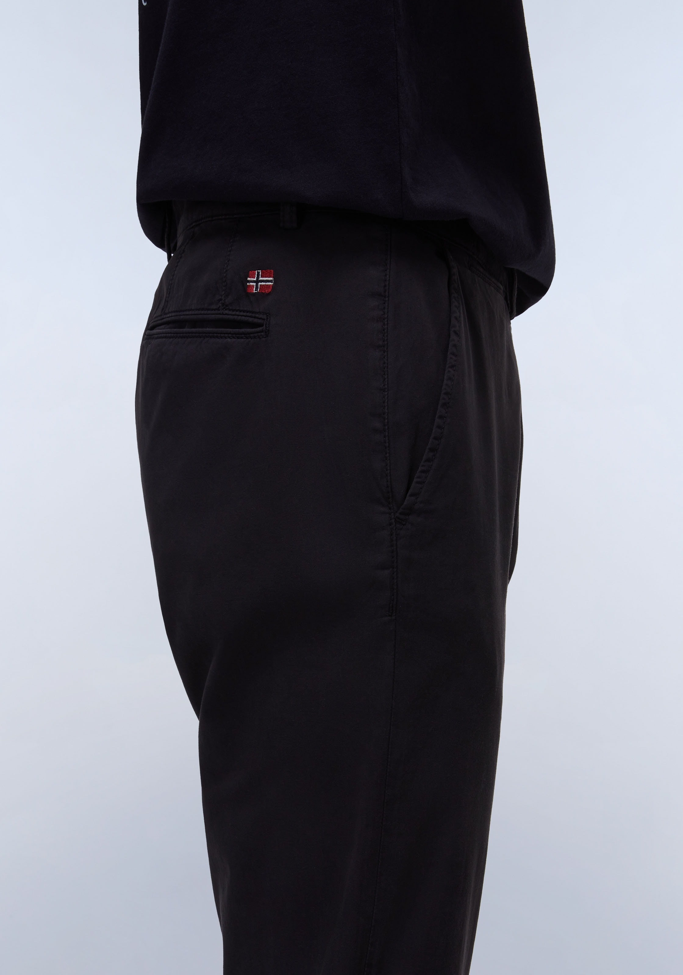 Napapijri Stoffhose »M-PUYO SUM«, Mit Gürtelschlaufen