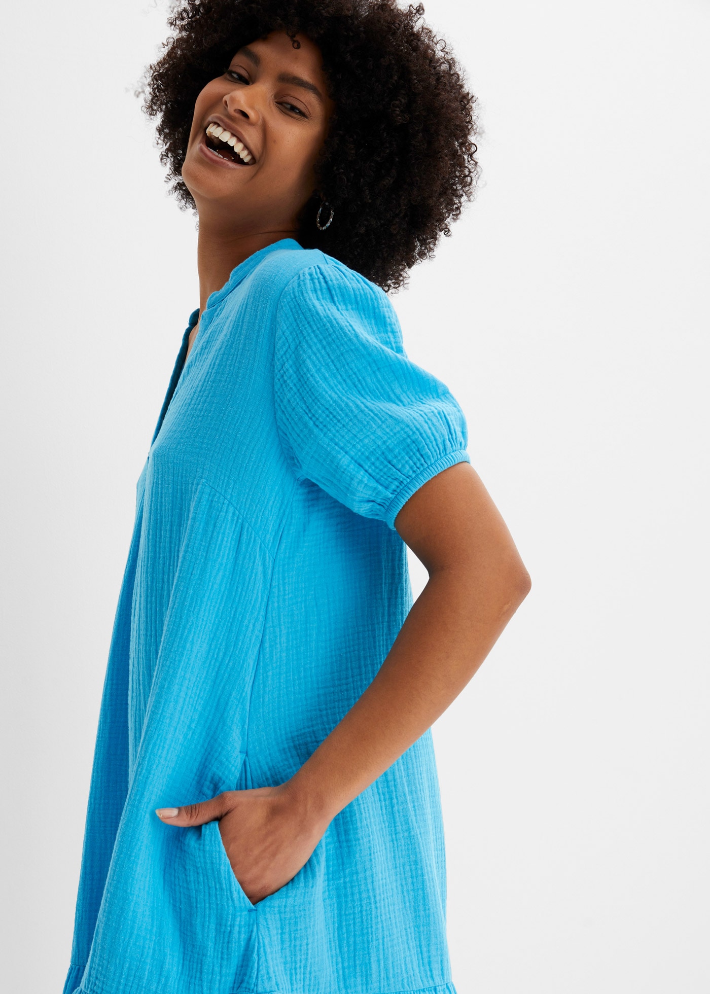 bonprix Minikleid Seitennahttaschen aus Baumwoll-Musselin, Volant, kurze Puffärmel, bequeme A-Linie