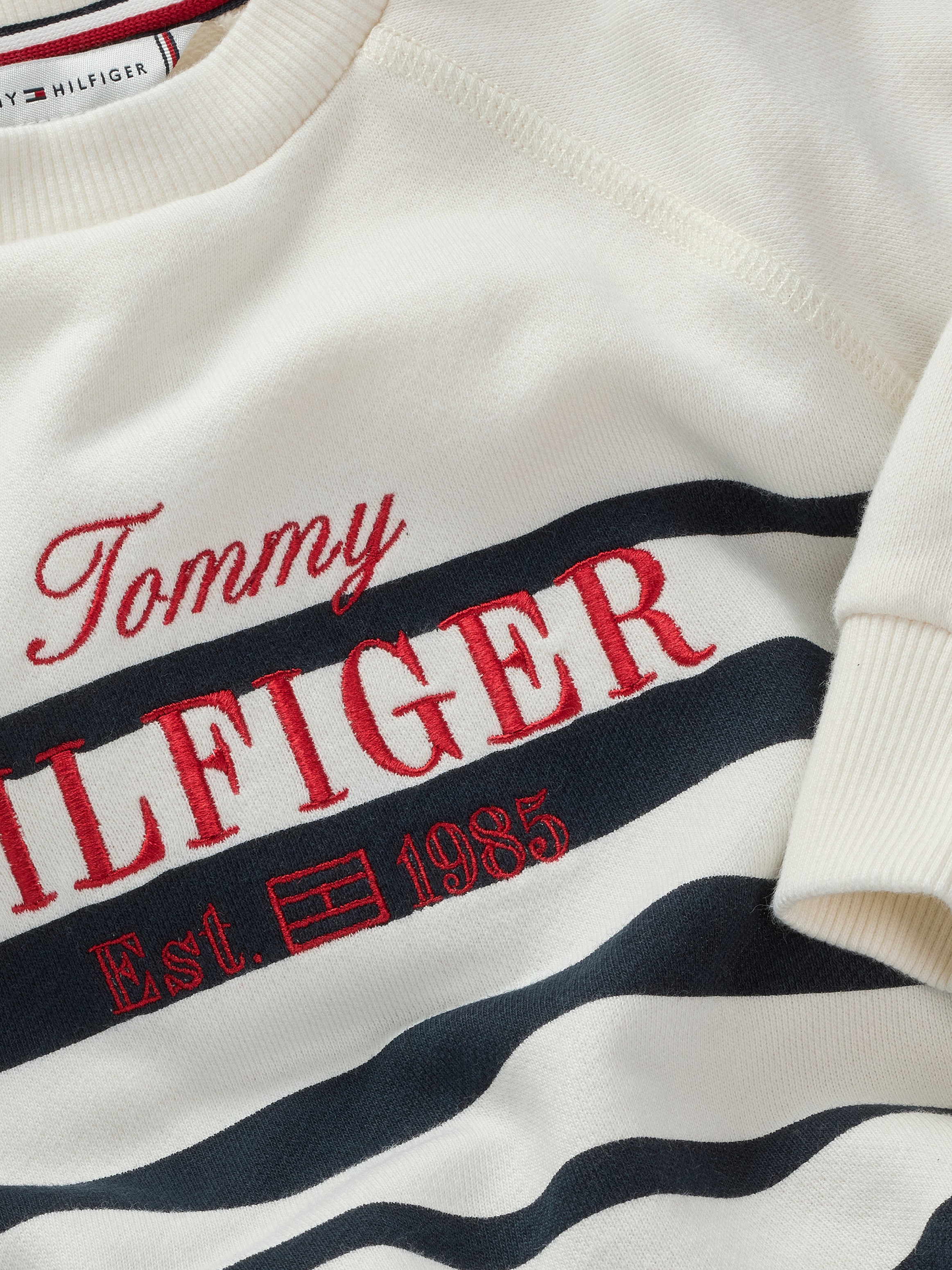 Tommy Hilfiger Sweatshirt »TOMMY SCRIPT CN SWEATSHIRT«, mit Logostickerei, mit Streifenmuster