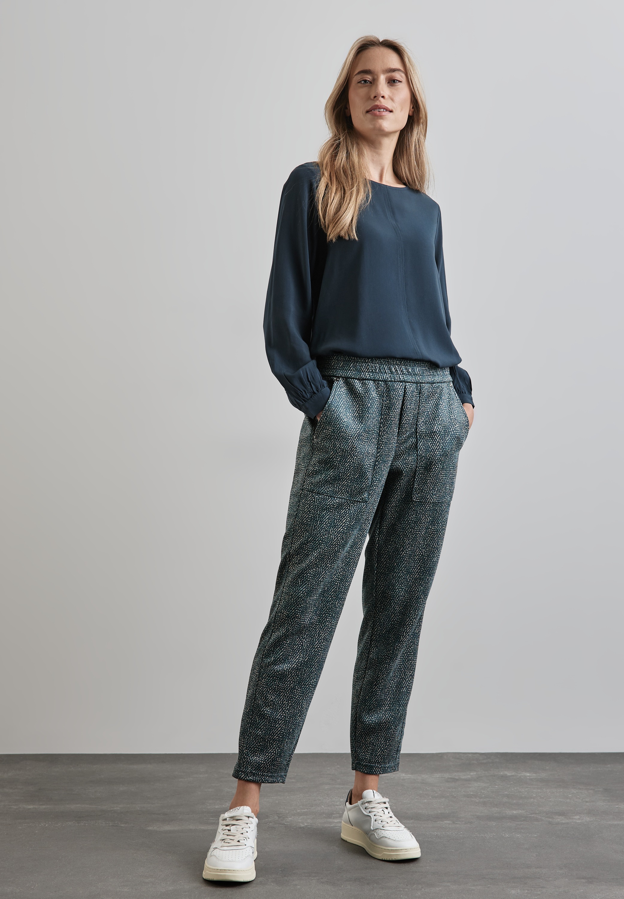 STREET ONE Dehnbund-Hose, mit Grafikmuster