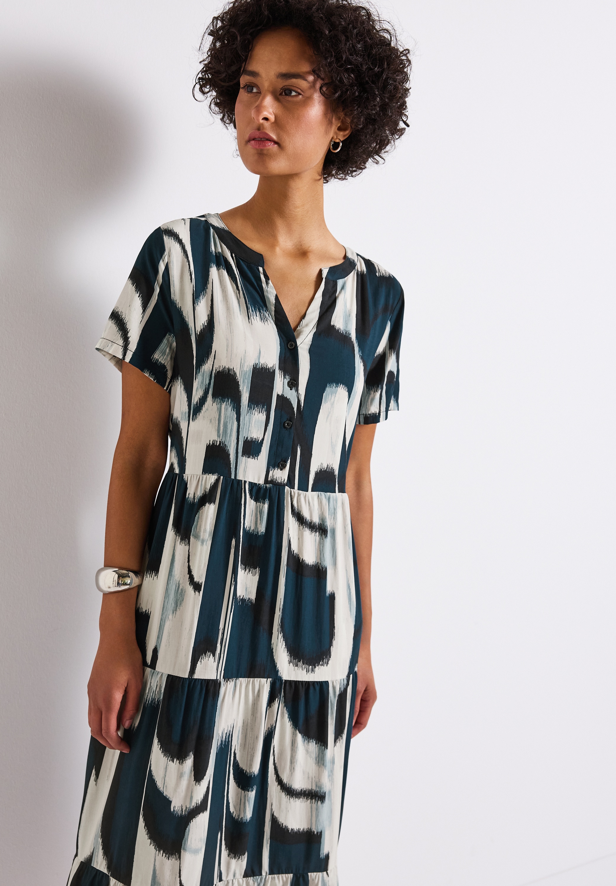 STREET ONE Volantkleid, Sommerkleid mit grafischem Allover-Muster
