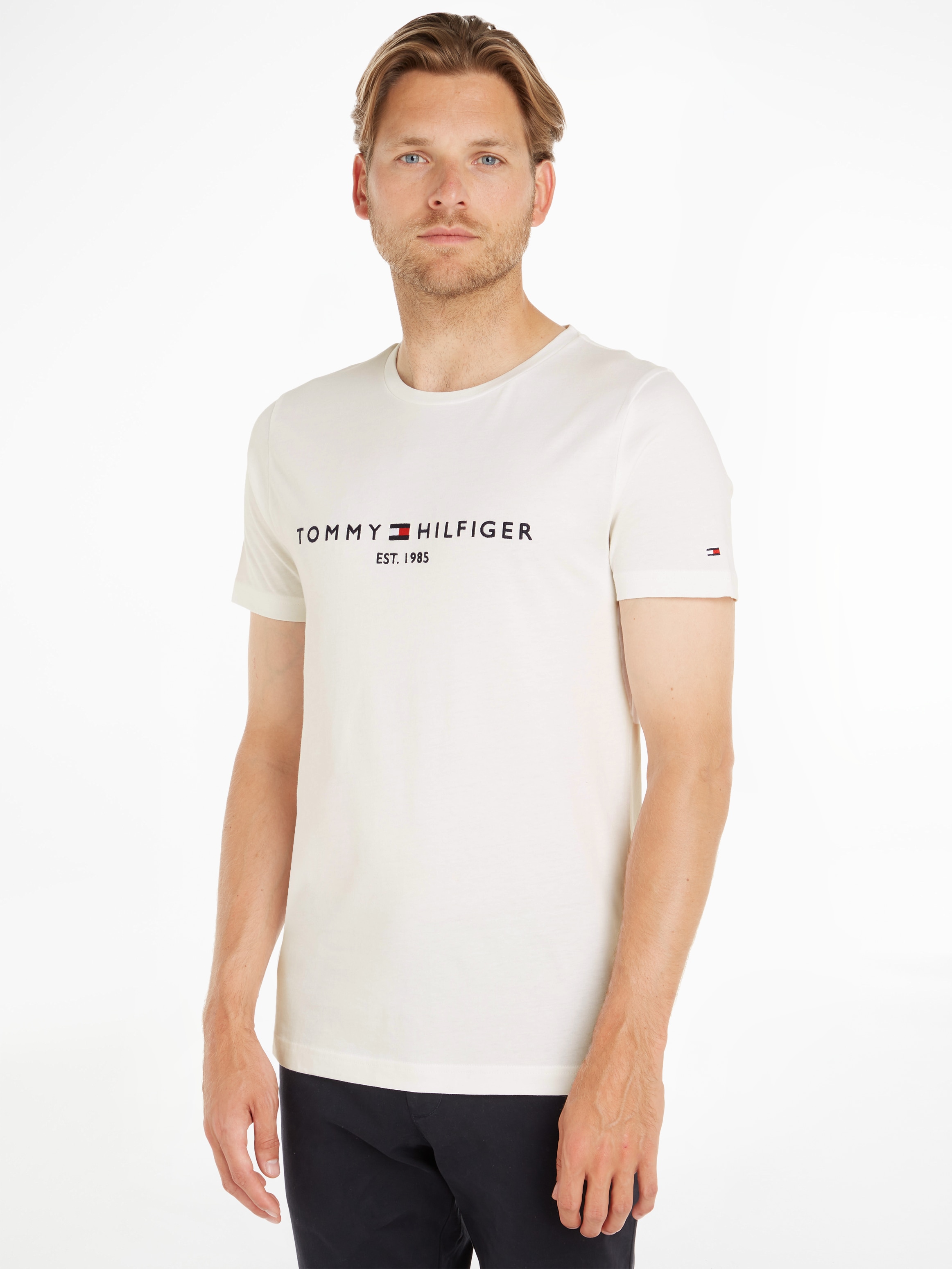 Tommy Hilfiger T-Shirt "TOMMY FLAG HILFIGER TEE" aus Bio-Baumwolle, Regular günstig online kaufen