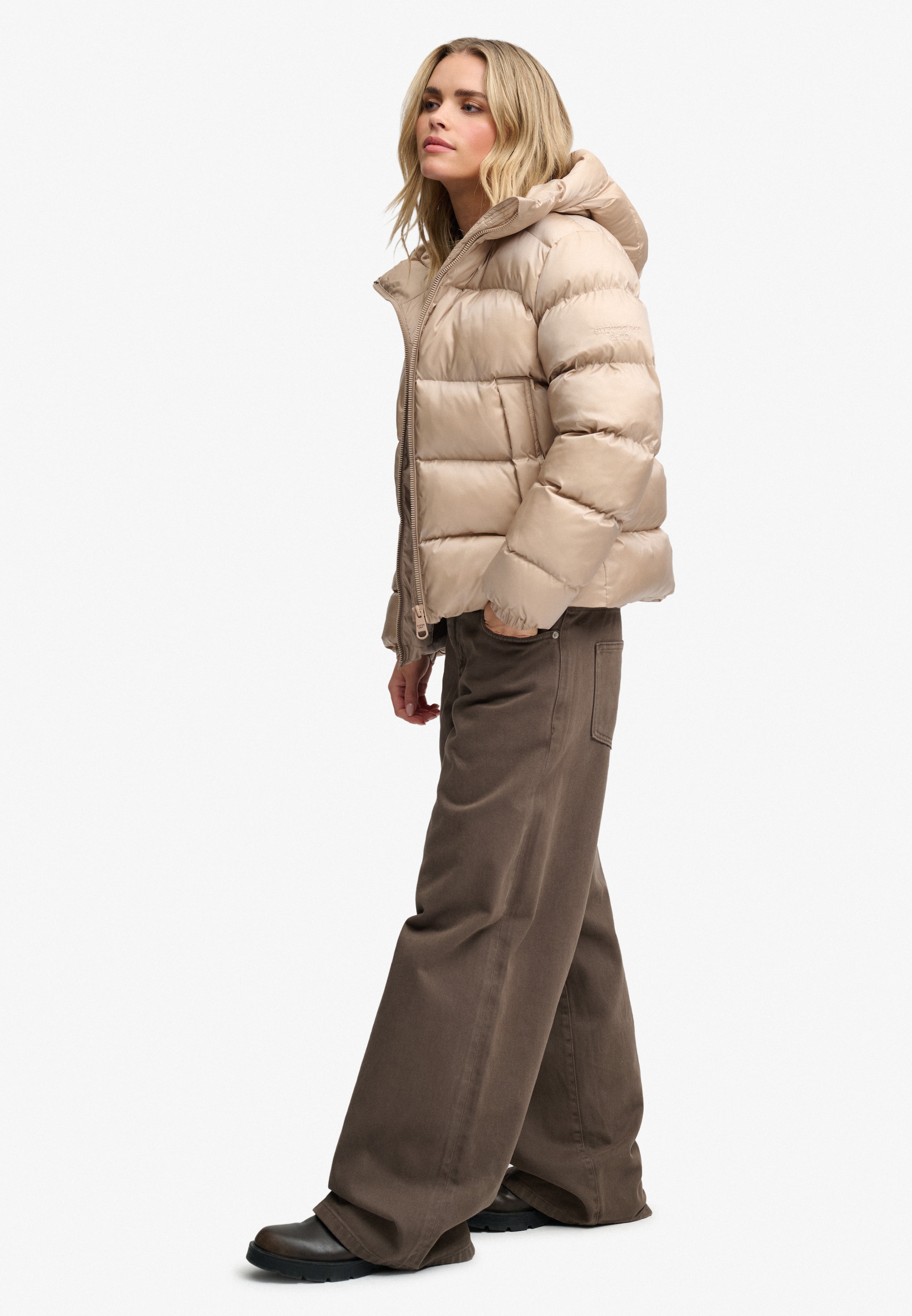 Superdry Steppjacke »HOODED SHINE PUFFER JACKET« mit Kapuze Kunstfaser, slim fit, in glänzender Optik