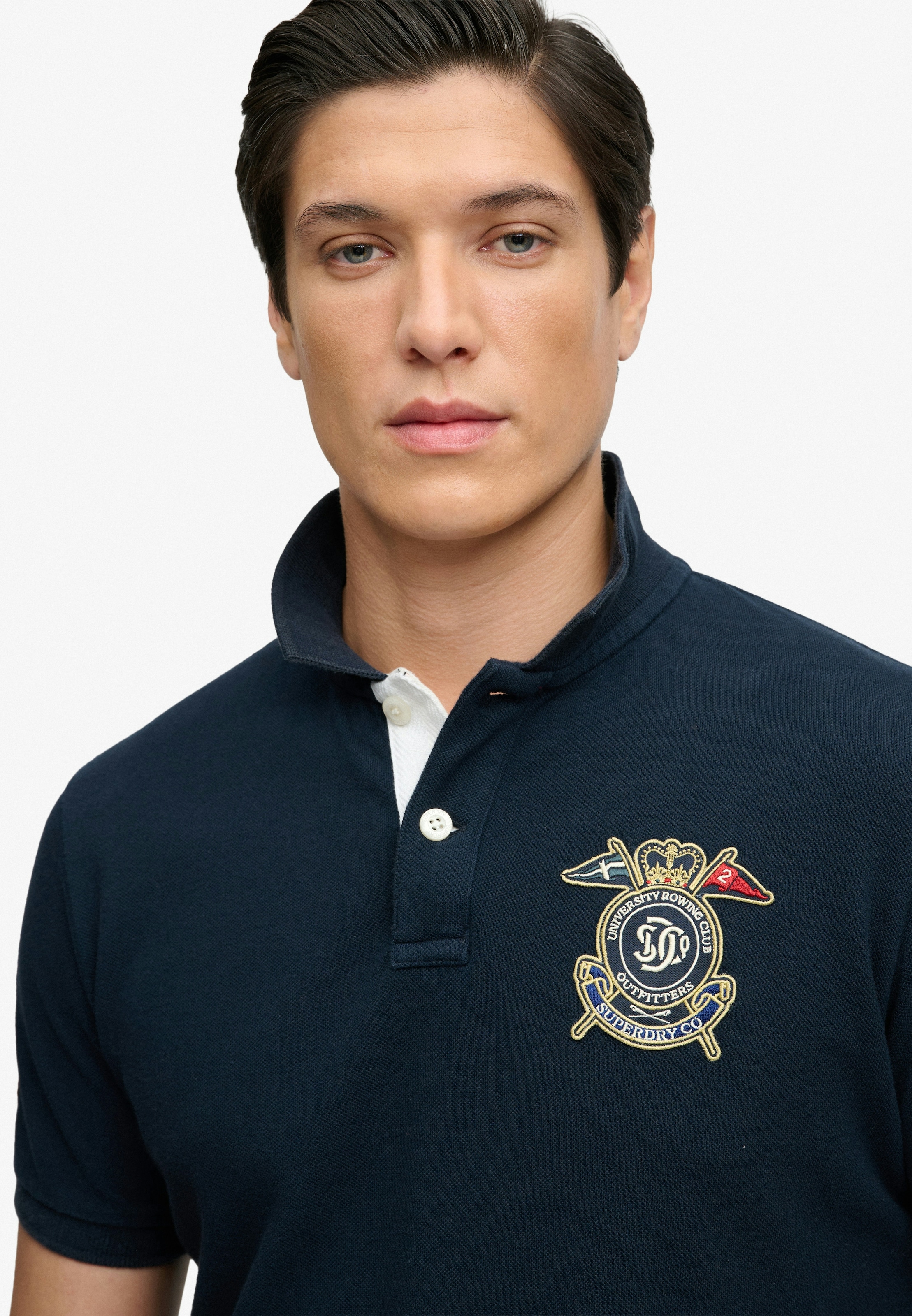 Superdry Poloshirt »CREST POLO« mit Markenlabel, aus Baumwolle, Relaxed Fit, bedruckte Optik