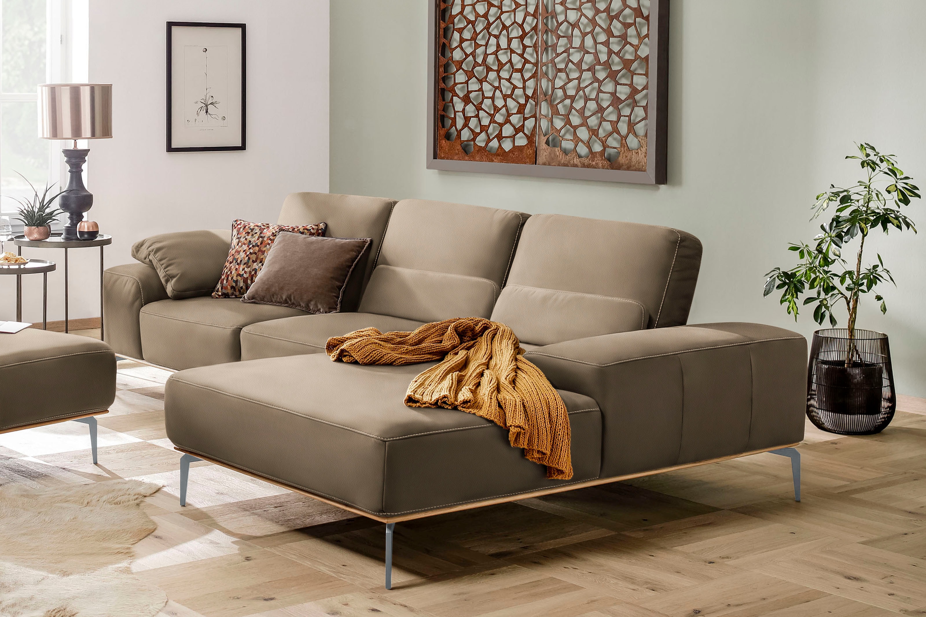 W.SCHILLIG Ecksofa "run, Designsofa mit tollem Sitzkomfort, bequem, Breite 299cm, L-Form" mit elegantem Holzsockel, Füße in Silber matt, Breite 299 cm