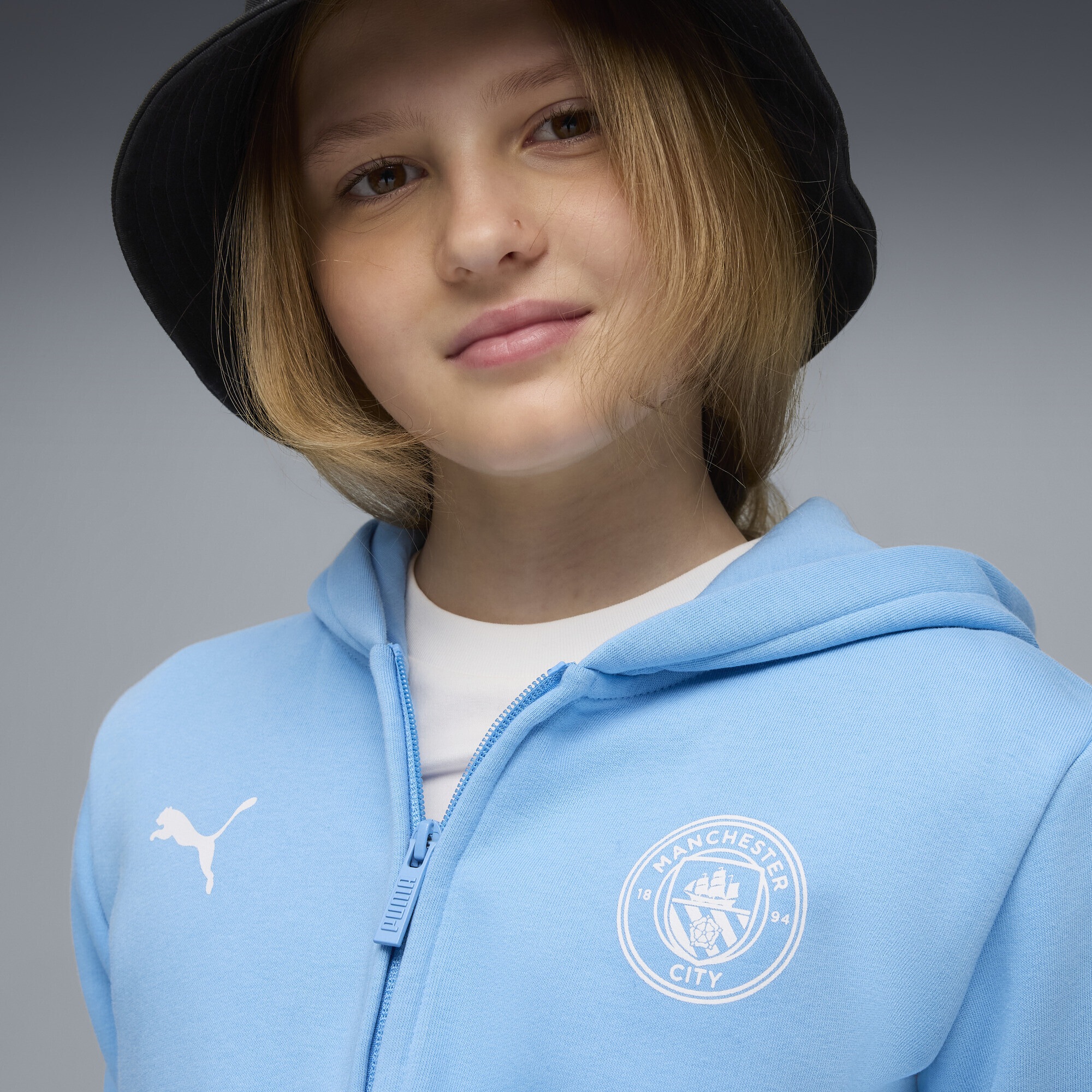 PUMA Sweatjacke »Manchester City FtblEssentials Kapuzenjacke Jugendliche«